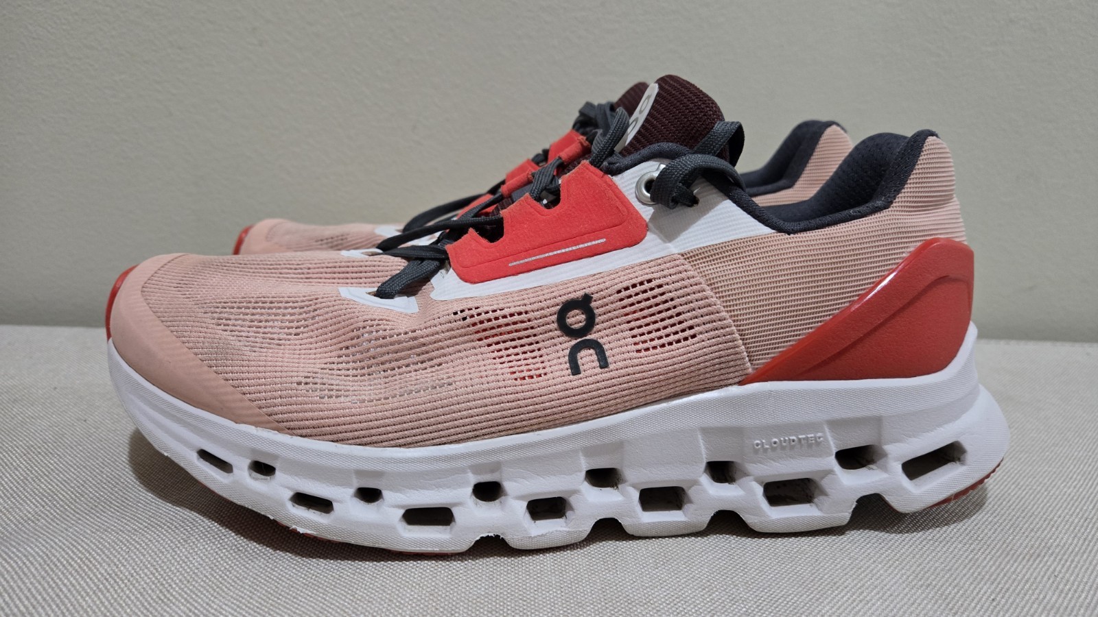 On CLOUD Cloudstratus Running Shoes WOMENS SZ 8.5 VERY NICE!