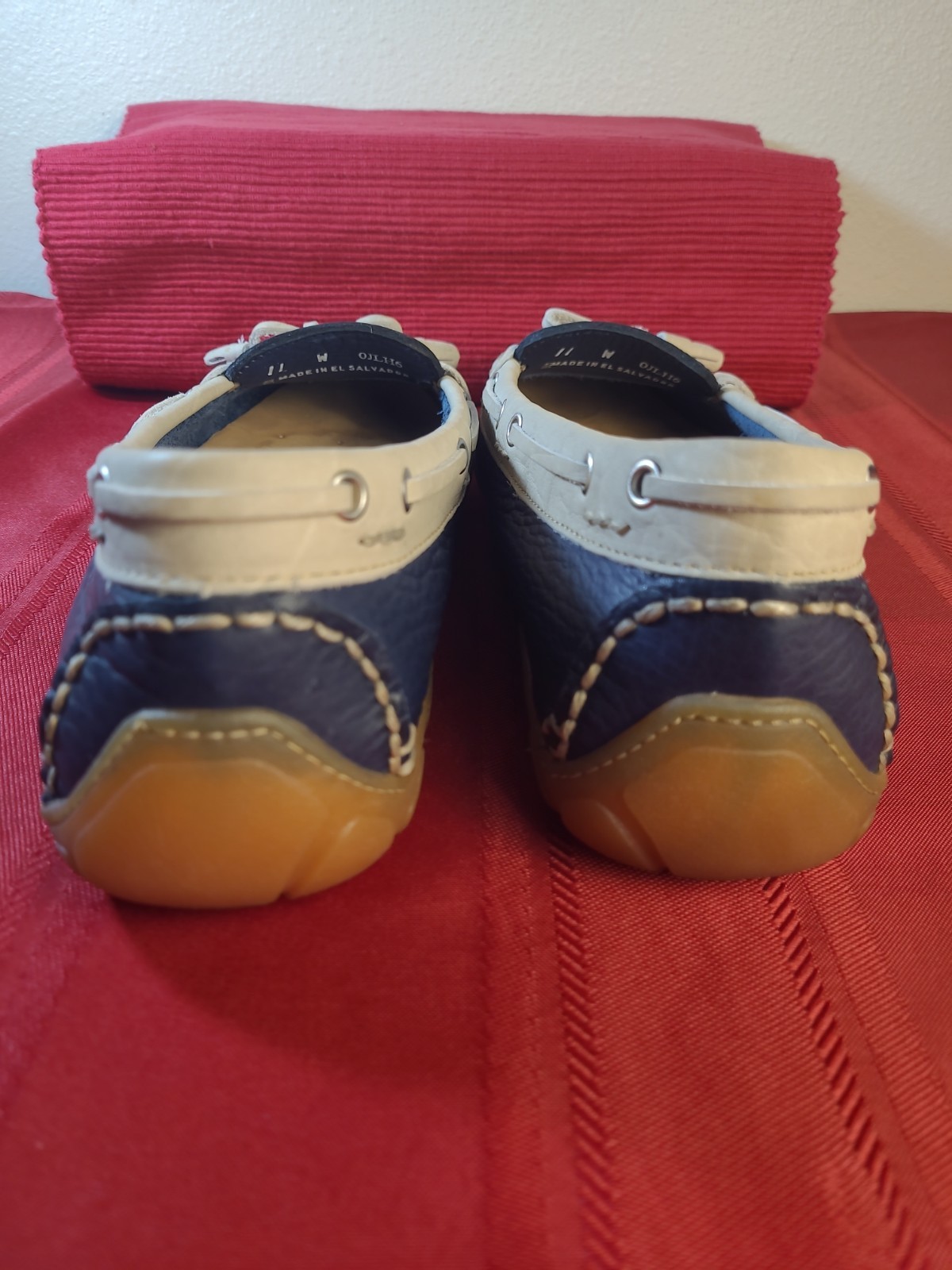 L.L. Bean Women’s Leather Moccasins Boat Shoes Size 11 Cream And Navy Blue