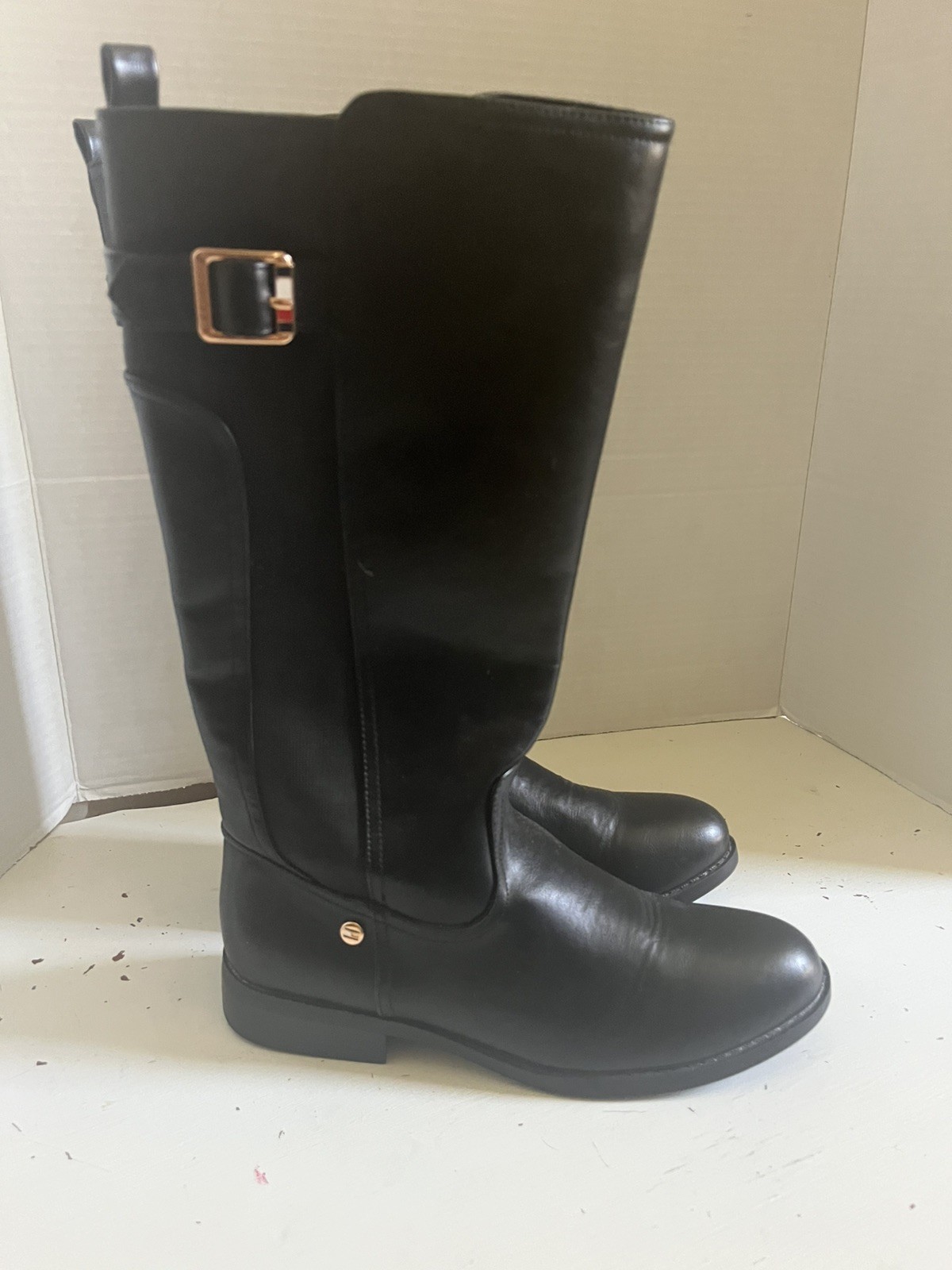 Tommy Hilfiger Women’s Black Faux a Side Zip Riding Boots. Womens size 5