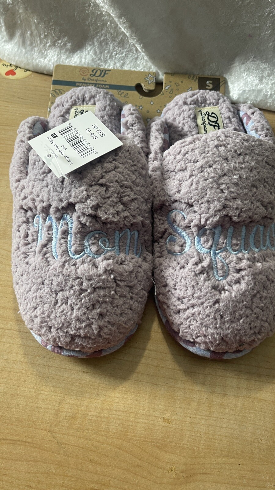 🆕 Dearfoam Women’s Comfort Slippers Size 5-6 L avender ( Mom Squad )
