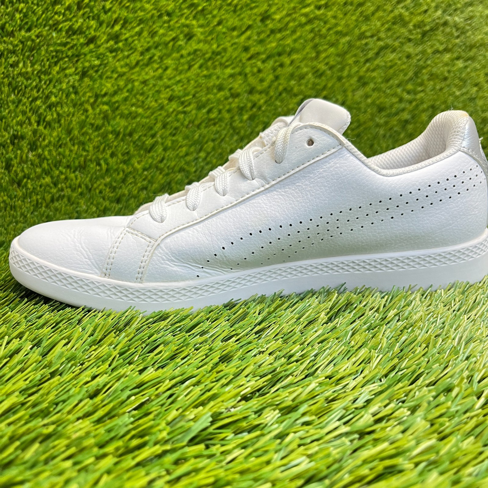 Puma Smash Womens Size 8 White Silver Athletic Leather Walking Shoes Sneakers
