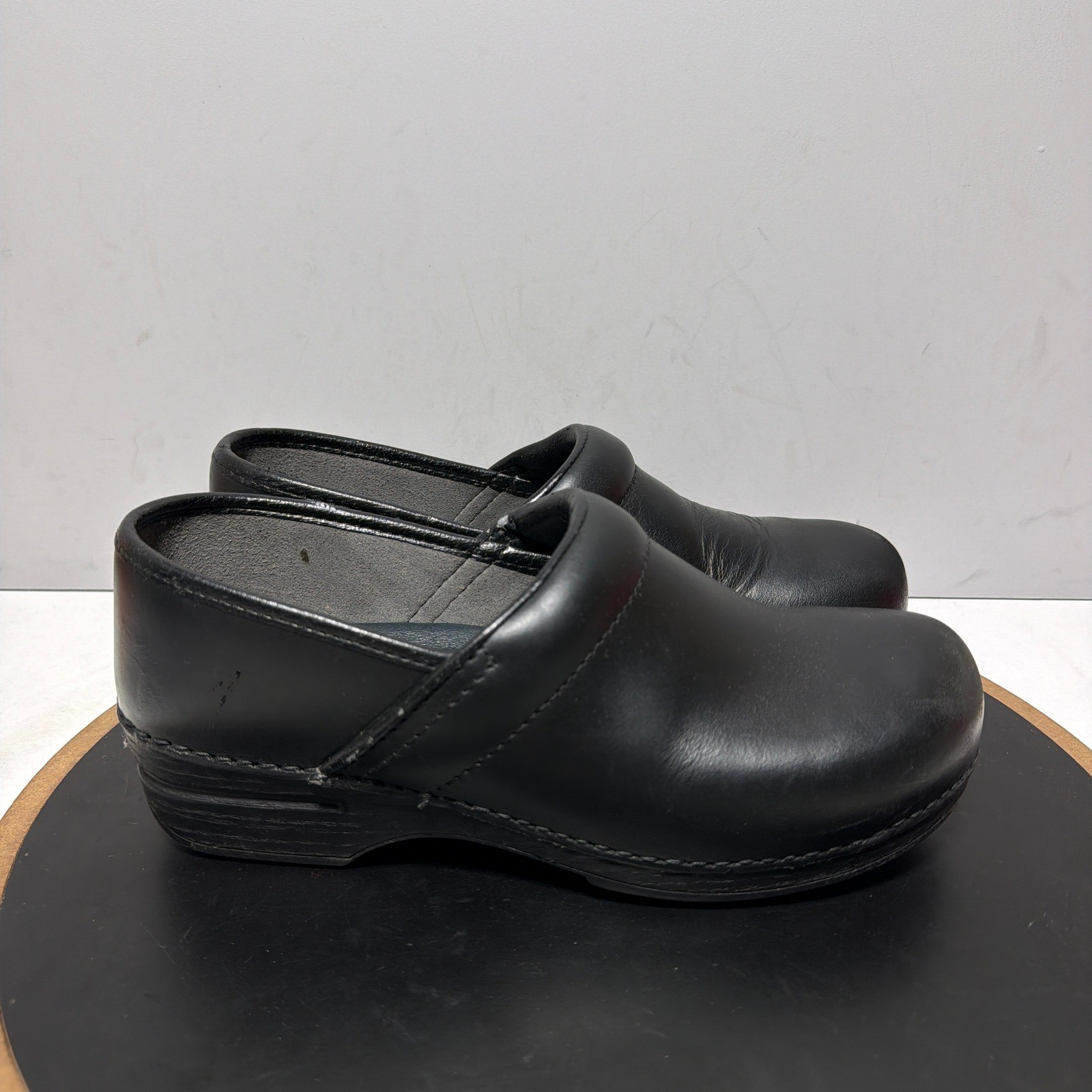 Dansko XP Professional Clogs Women Size 41 Slip Resistant Black Leather Workwear