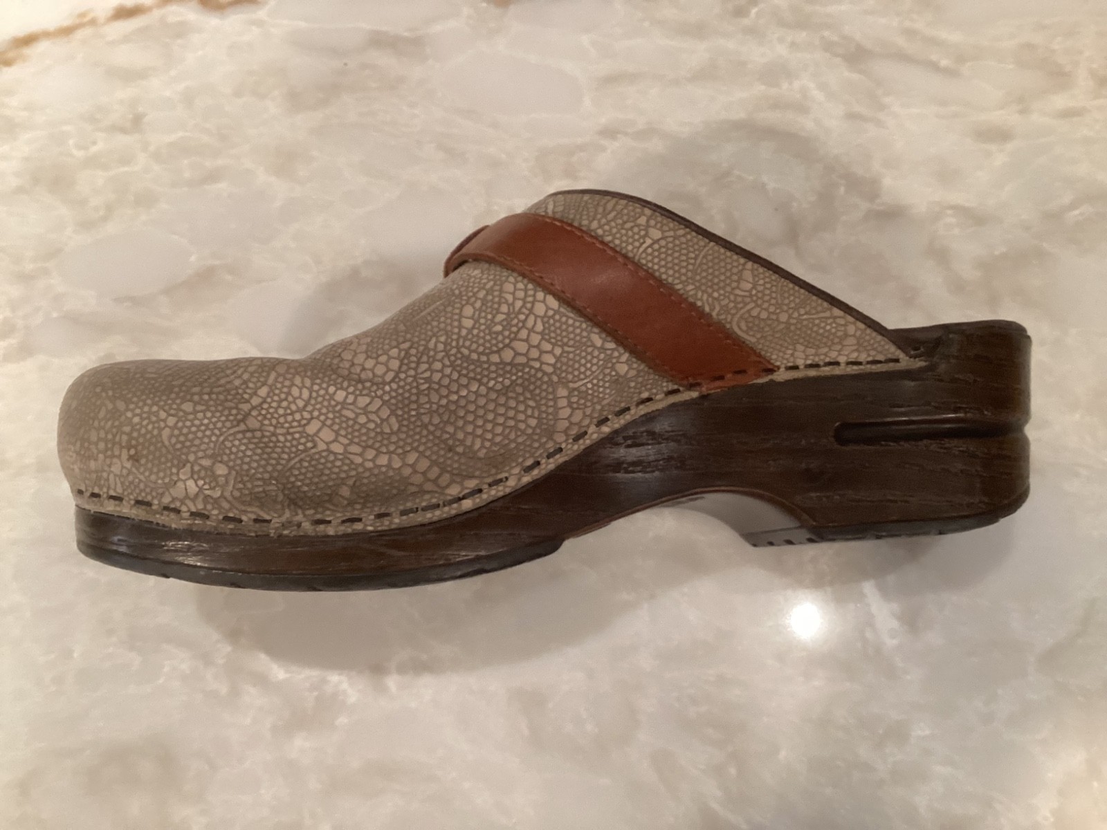 DANSKO Shandi Open Clogs Shoes Taupe Lace Nubuck Leather Womens 9-9.5 EU 41