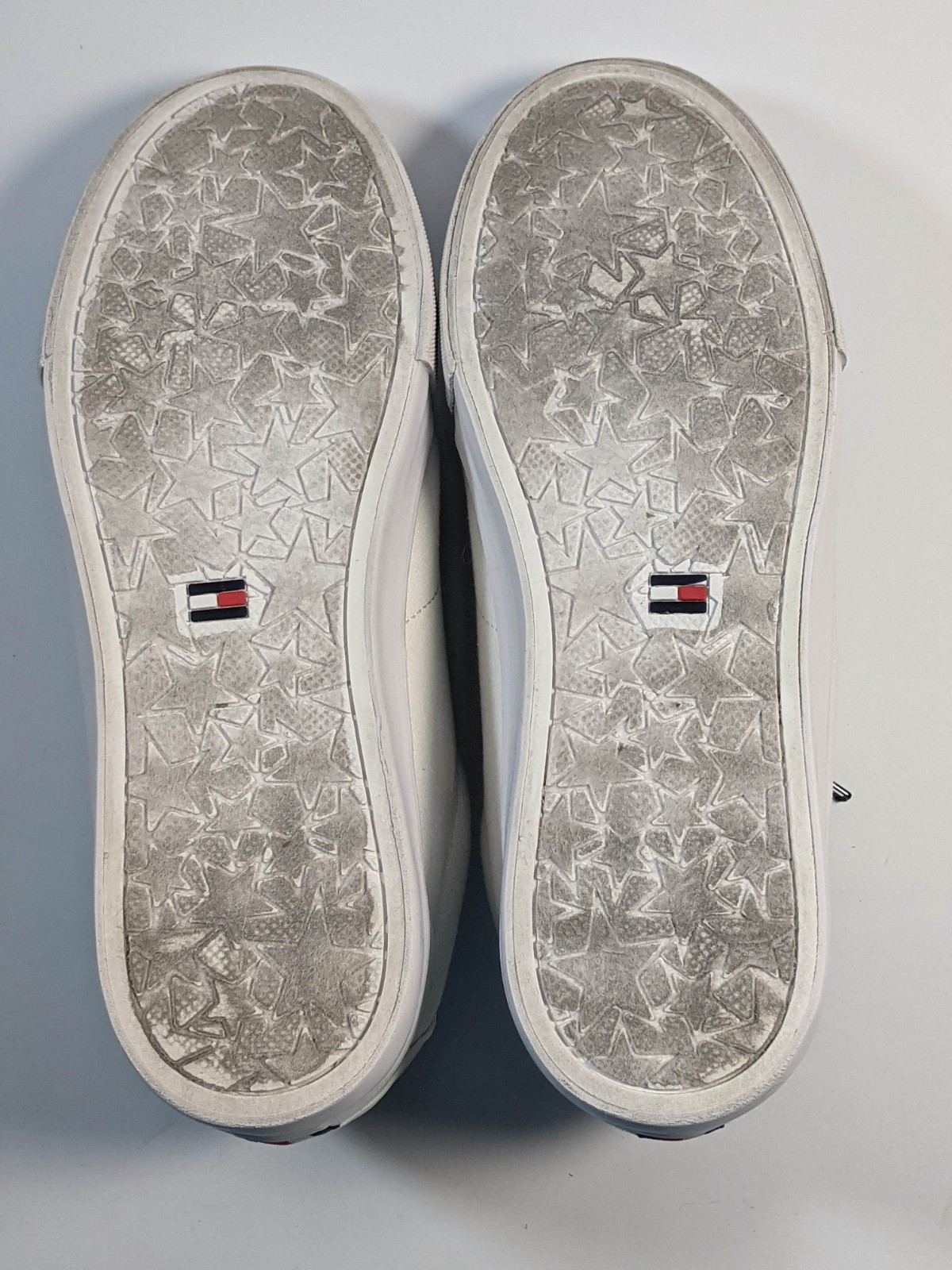 Tommy Hilfiger Women’s Paulli White W/Red White Blue Accents Canvas Sneaker Sz 9