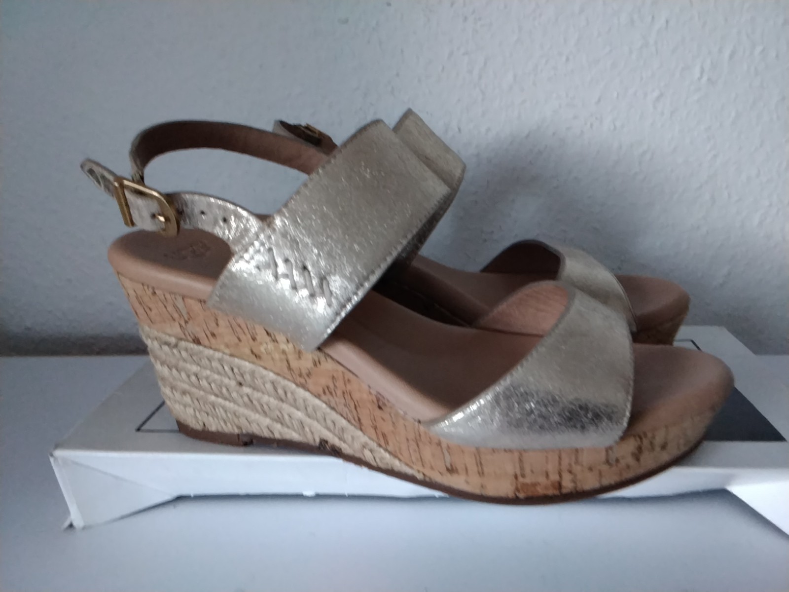 UGG Women’s Sandals, Size 38, Gold Bronze Leather,