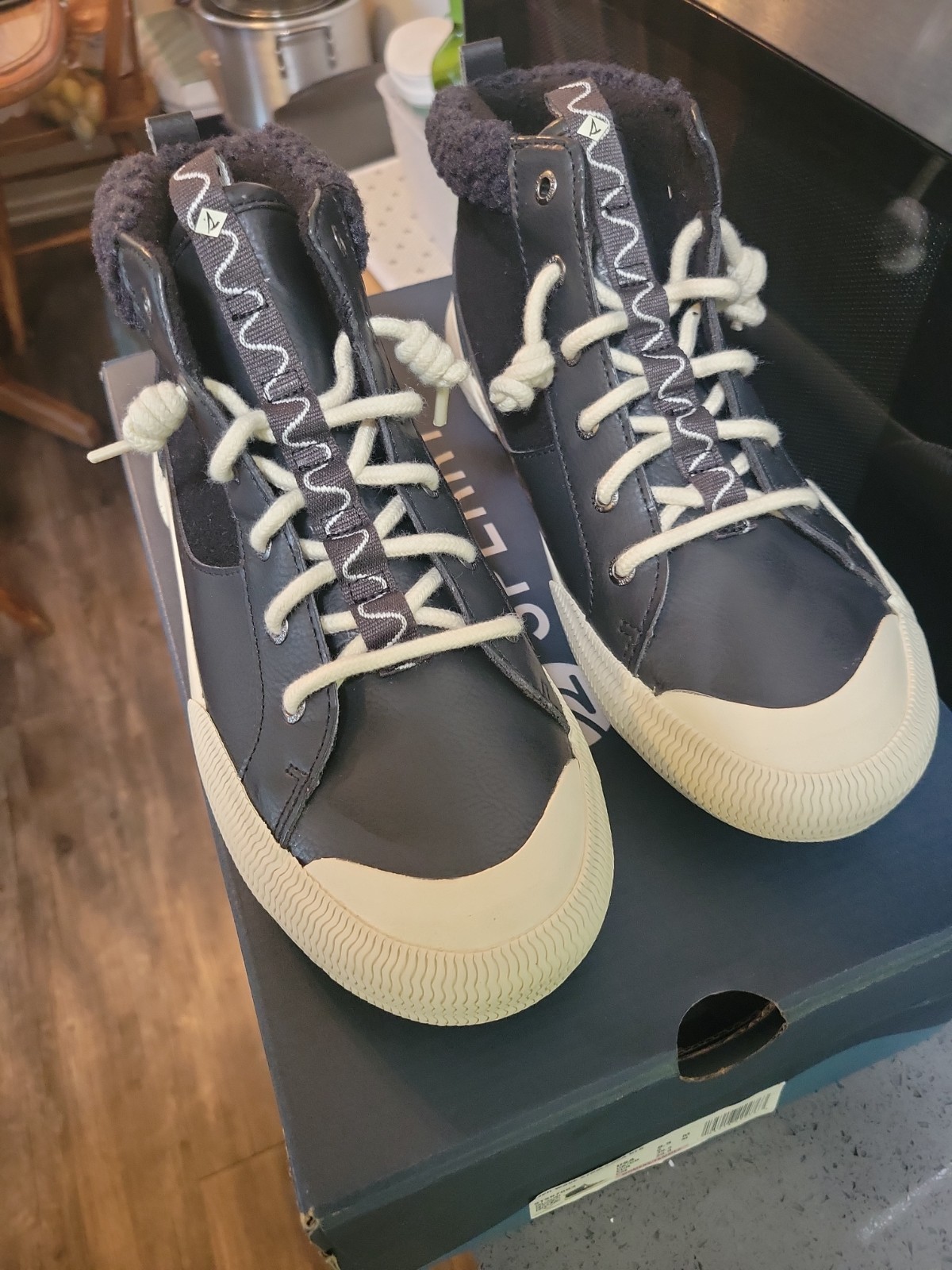 Sperry Women’s Pier Wave Storm Chukka Black Water-Resistant Sneaker Bootie 8.5W