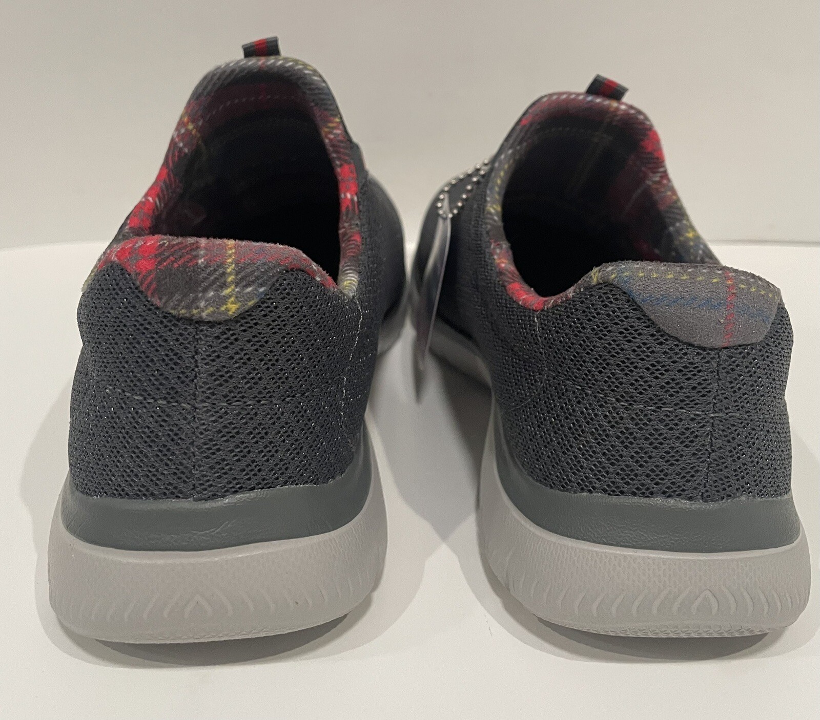SKECHERS WOMEN’S SUMMITS ALPINE CHARCOAL RED SHOES SIZE 5.5