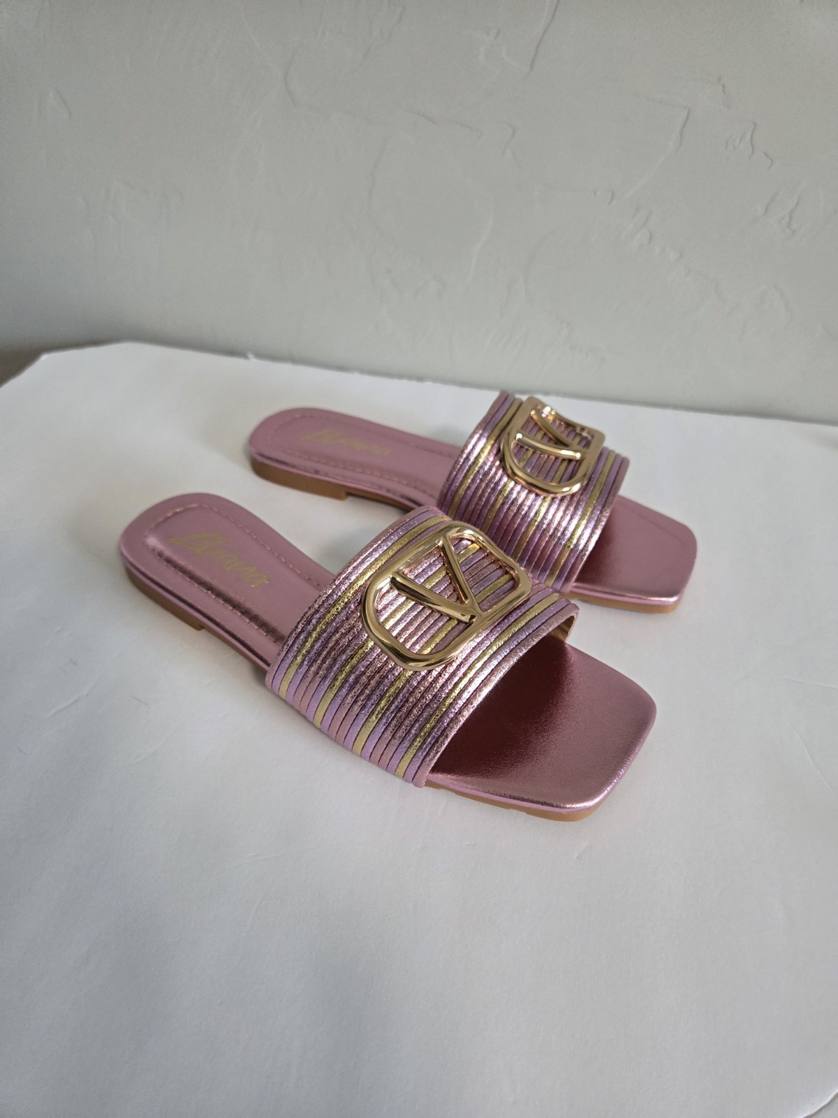 LILIANA Women’s Pink/Gold Logo Buckle Slide Slip-On Sandals Synthetic US 5.5