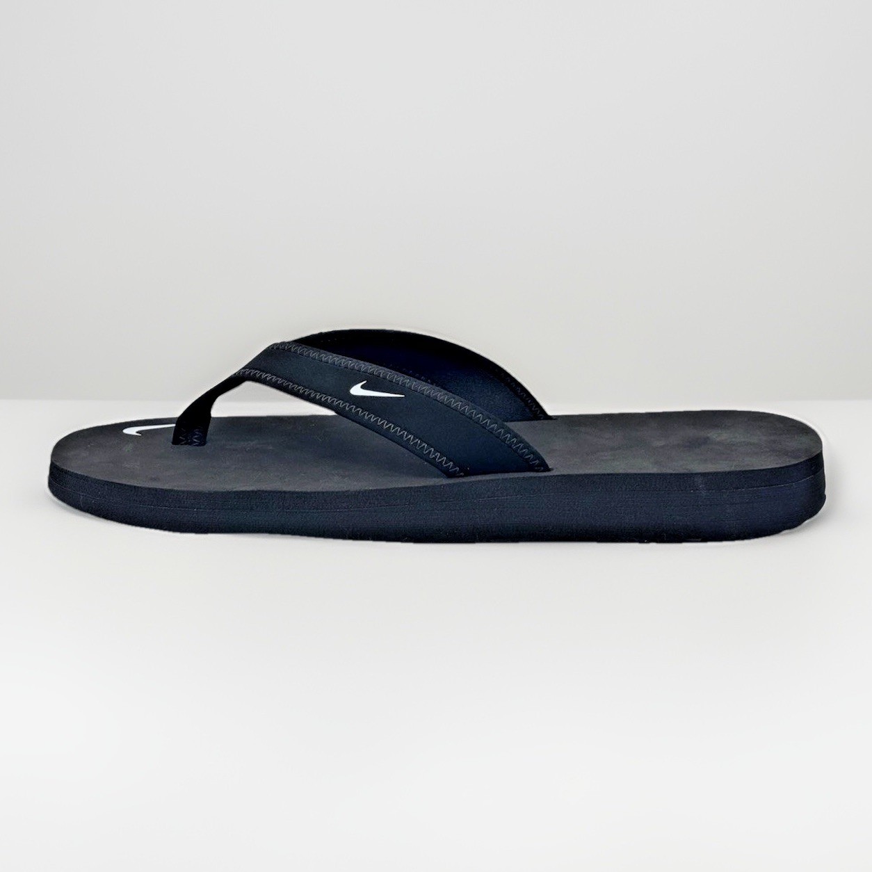 Size 11 Women Nike Celso Thong Sandals 314870-011 Defects Scuffed/Scratched Foam