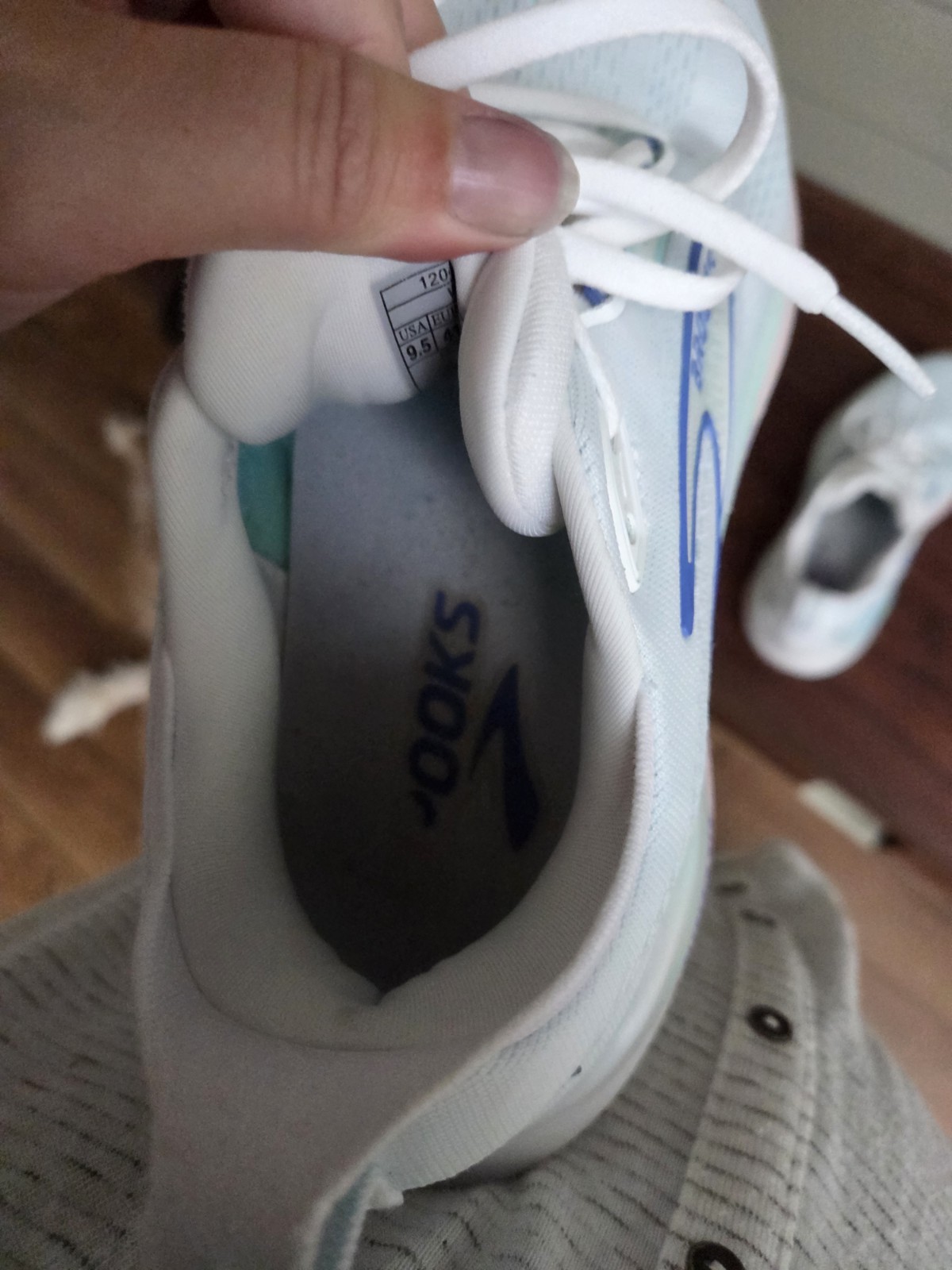 Brooks Glycerin GTS Women’s Lace-Up Low Top Running Sneaker White Blue Mint