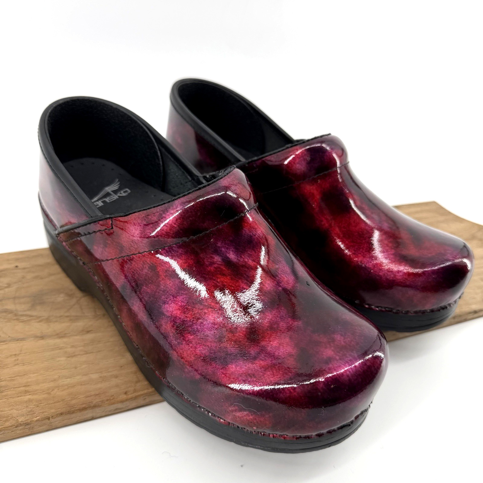 Dansko Professional Clogs Womens 38 US 7.5 Burgundy Patent Leather Shoes