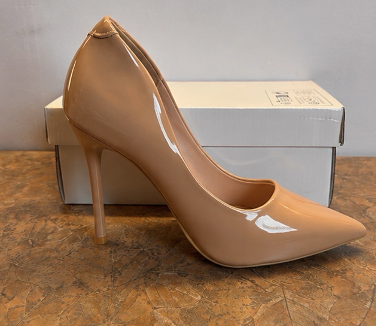 Women’s US 10 Beige Patent Leather Pointed Toe Stiletto Slip-On Pumps