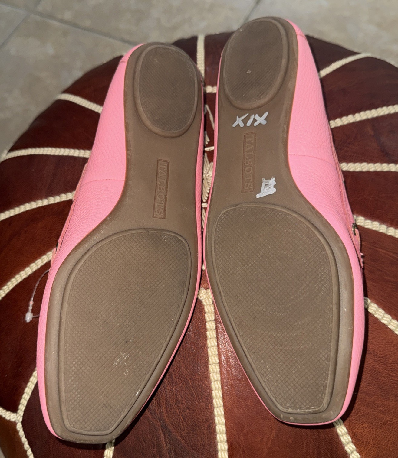 Rare 7.5 M Talbots Hot Pink Pebbled Leather with Gold Metal Tassel