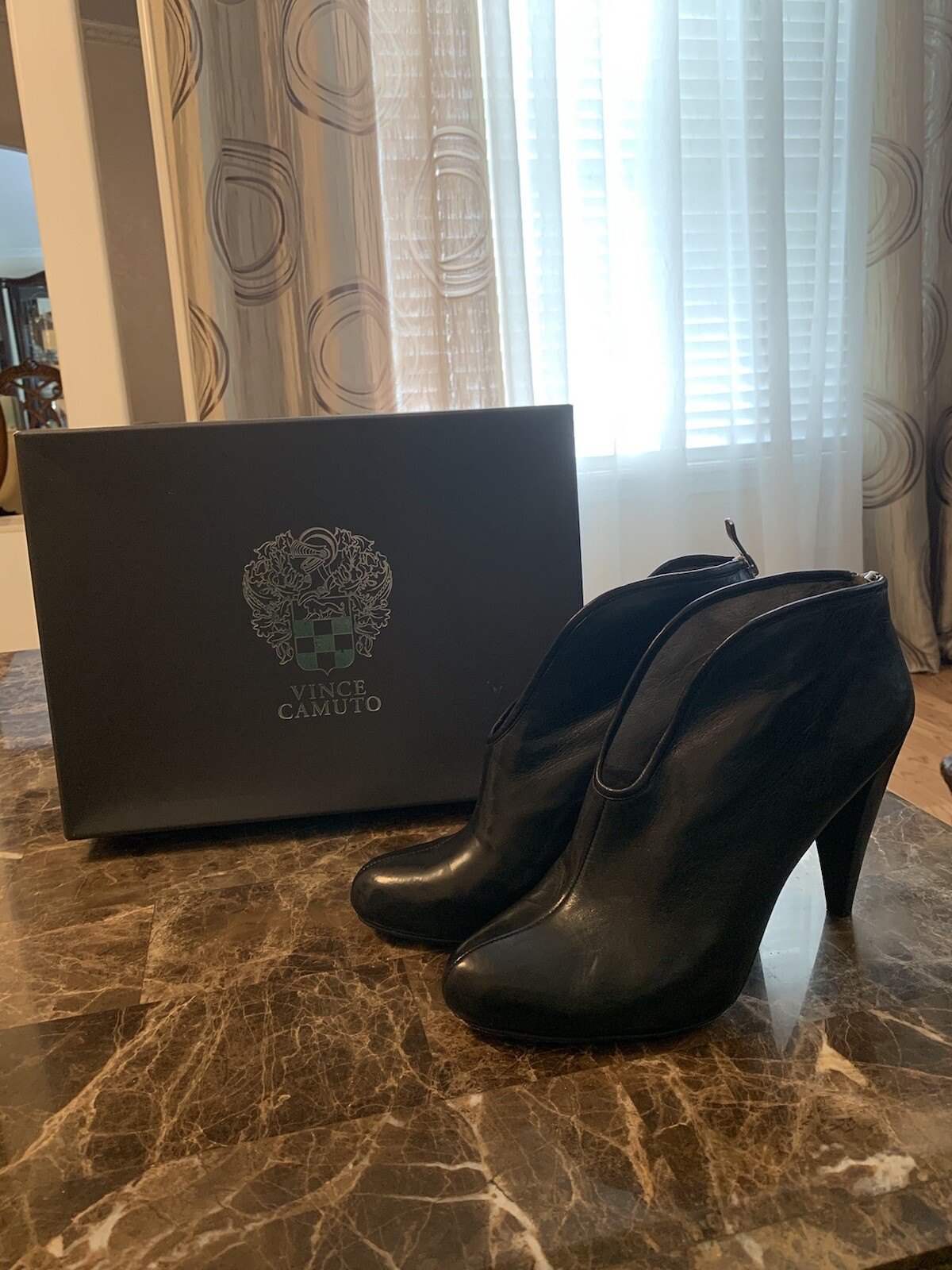 VINCE CAMUTO