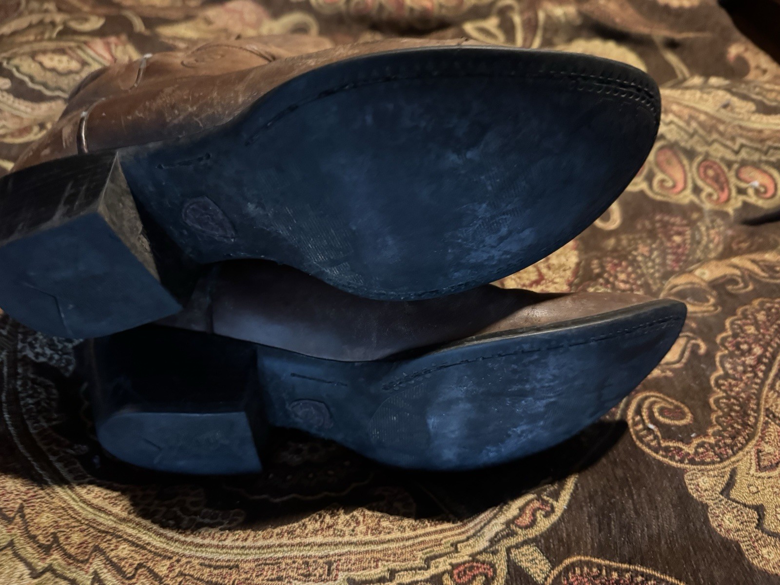 Ariat Heritage R Toe Women’s Size 9 B Worn And Loved. They Are About Worn Out