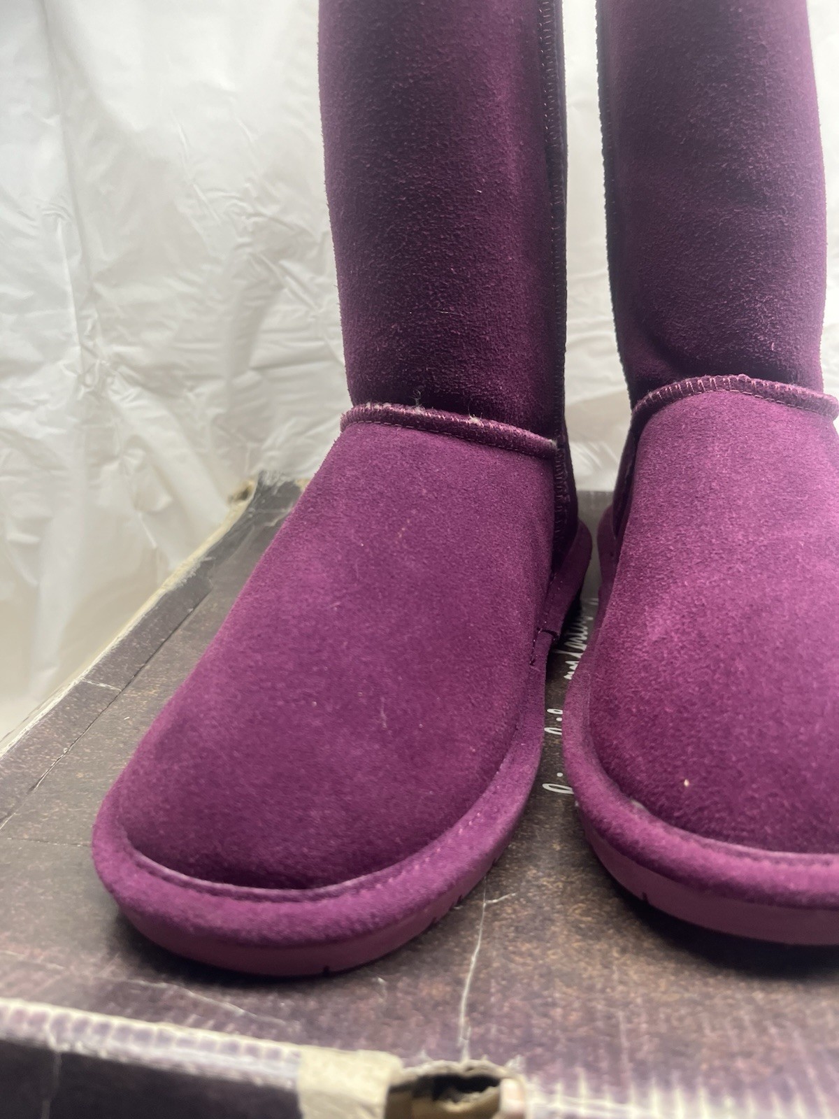 Vintage Women Bearpaw Emma Short Boysenberry 608 W.