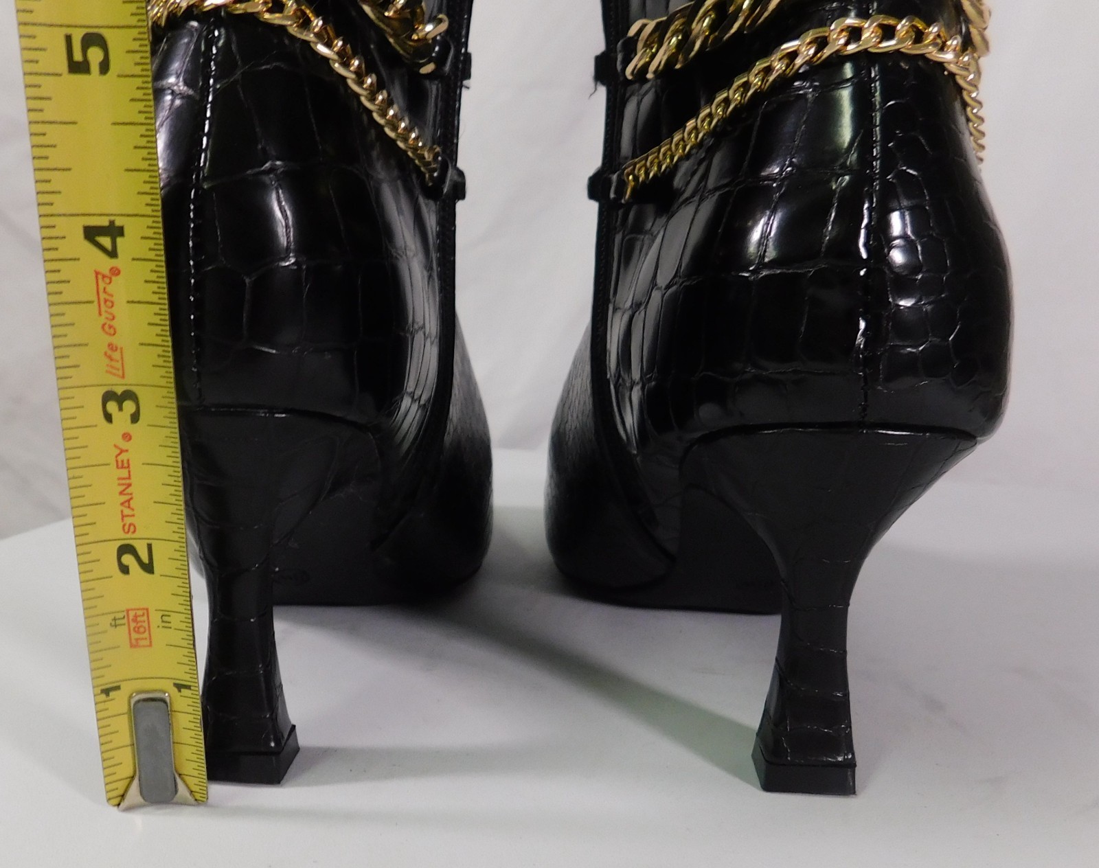 COMFORT EST 1946 TALL BLACK FAUX LEATHER CROC EMBOSSED BOOTS W/GOLD CHAIN 8W