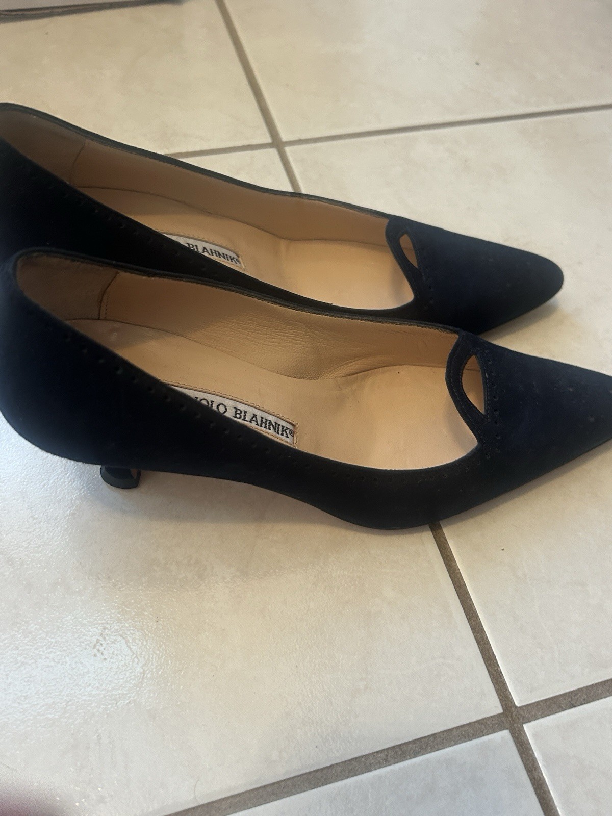 Manolo Blahnik 35.5 Blue Suede Kitten Heel Pump