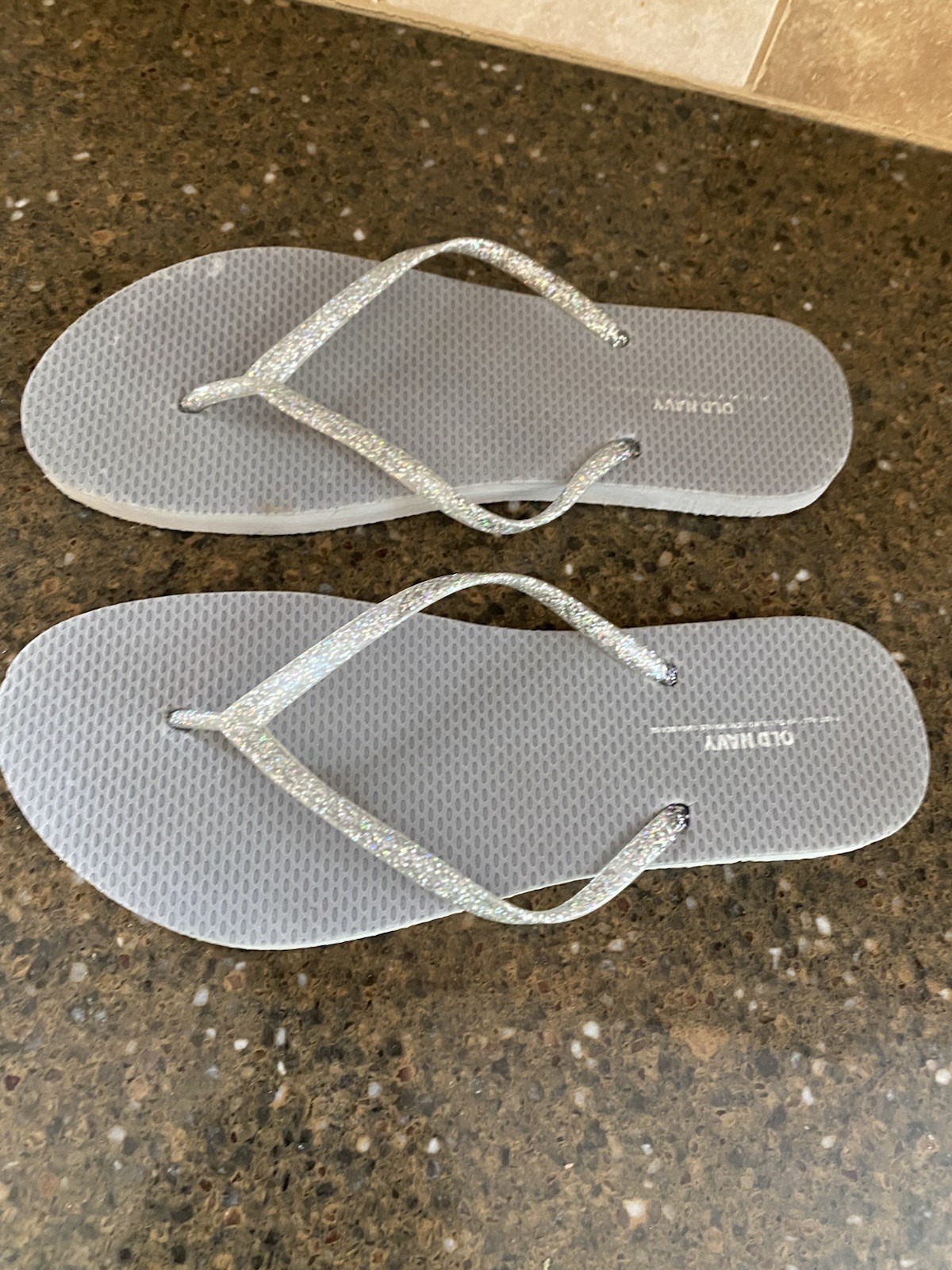 Old Navy size 9 NWOT Grey Gray Flip Flops Sparkle Summertime Cute Wedding