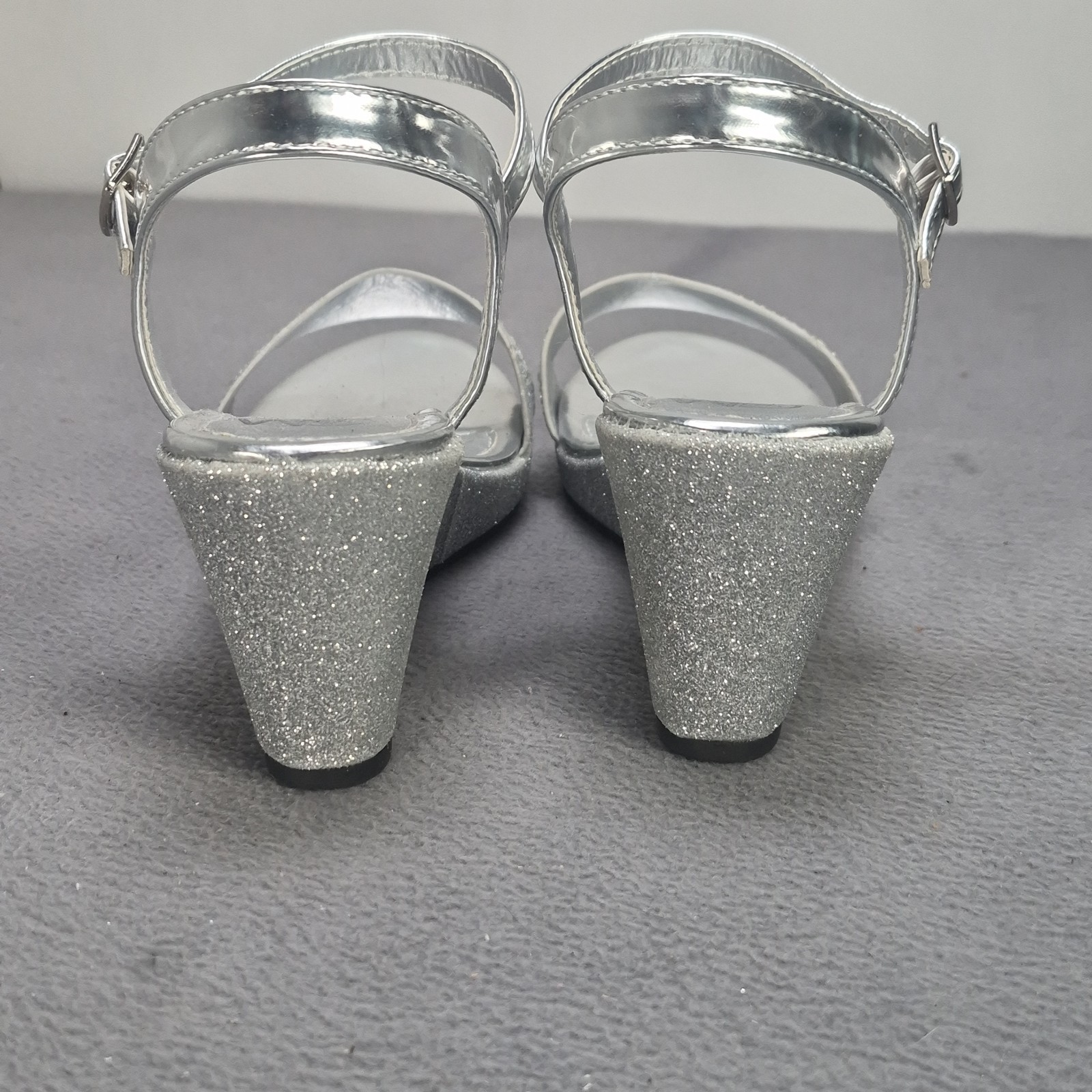Chelsea Moreland Classy Strap Wedge Heels Platform Sandals Silver Glitter Size 6