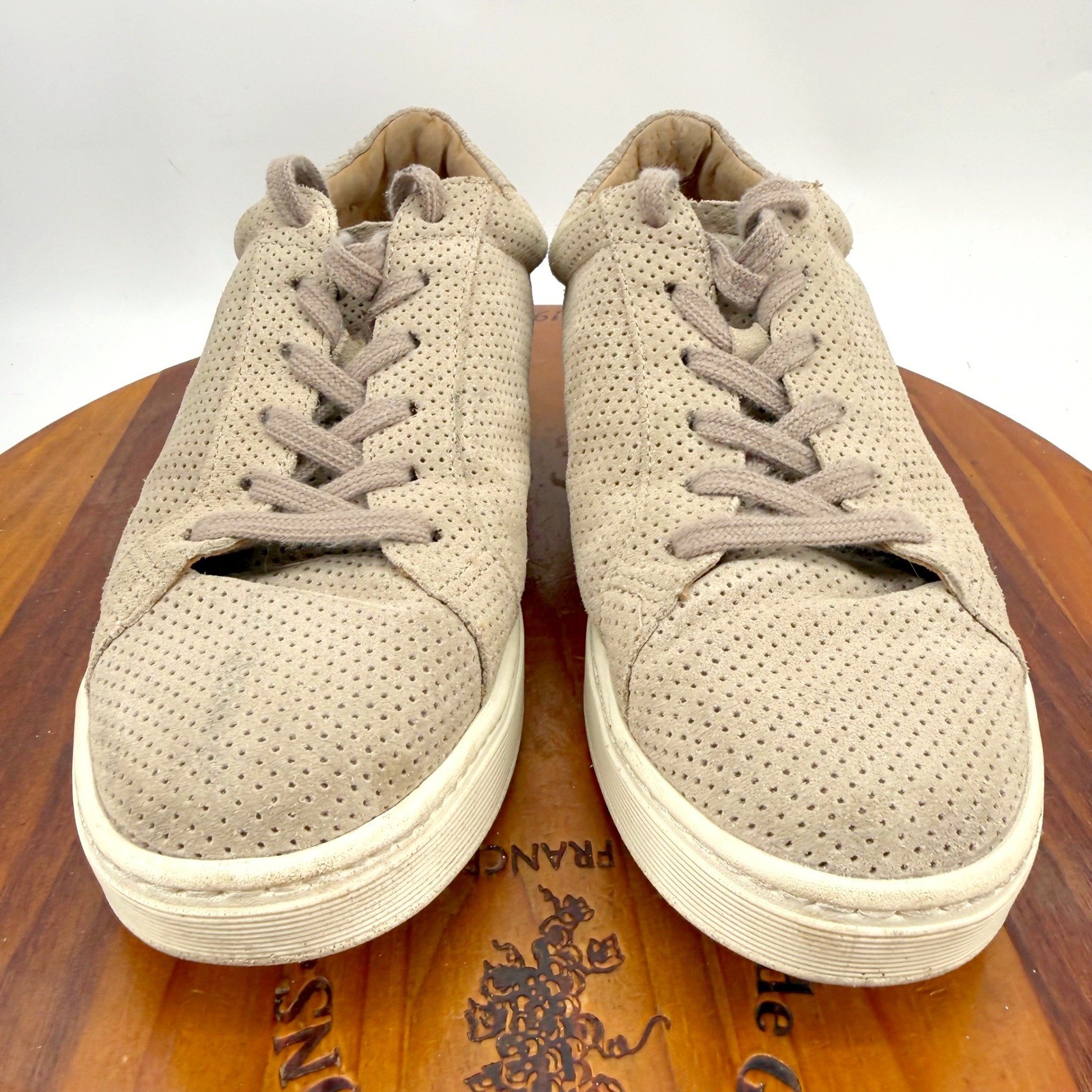 Sofft Somers Sneakers Womens 8 Perforated Suede Leather Lace Up Comfort Trending