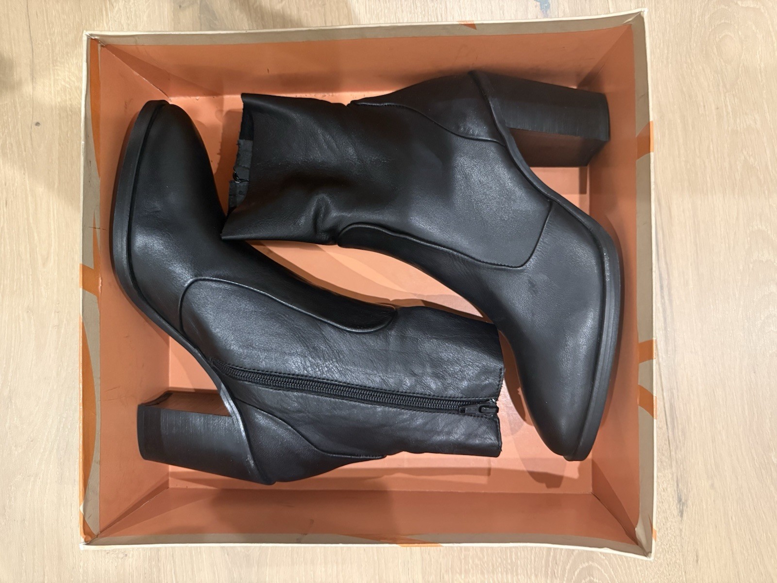 Via Spiga Black Leather Ankle Boots Block Heel Side Zip Sz 9M Made in Italy