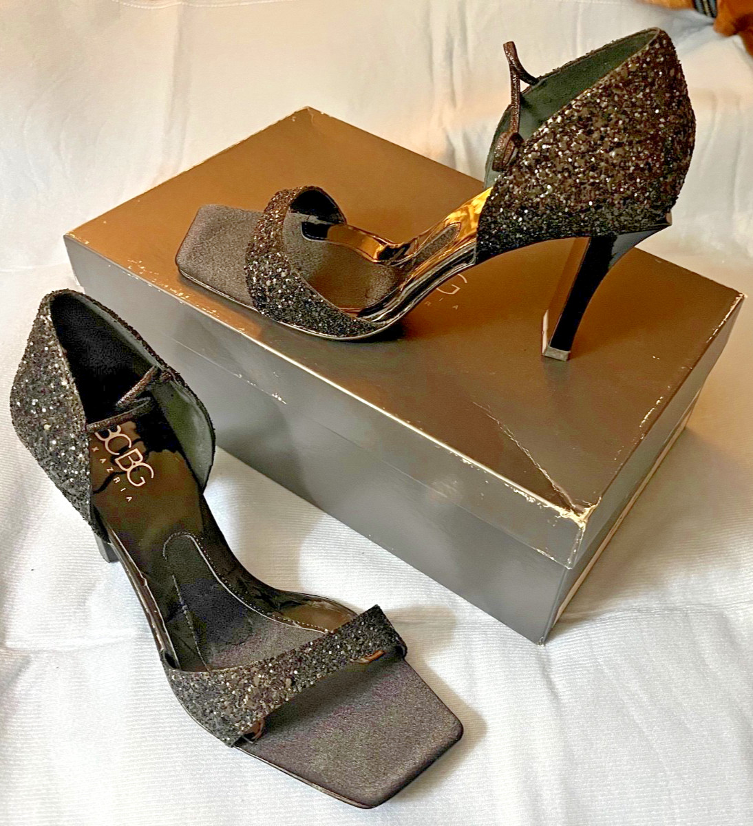 NIB Max Azaria Glitter evening shoes style Rain size 7 1/2 B – 3 1/4 inch heel