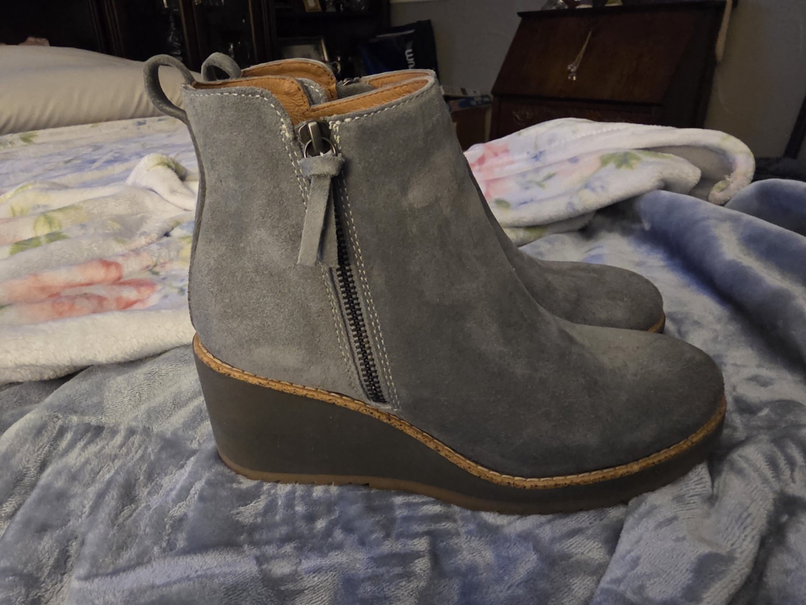 Sofft Emeree Womens Sz 8 Shoes Gray Leather Suede Wedge Pull On Ankle Bootie