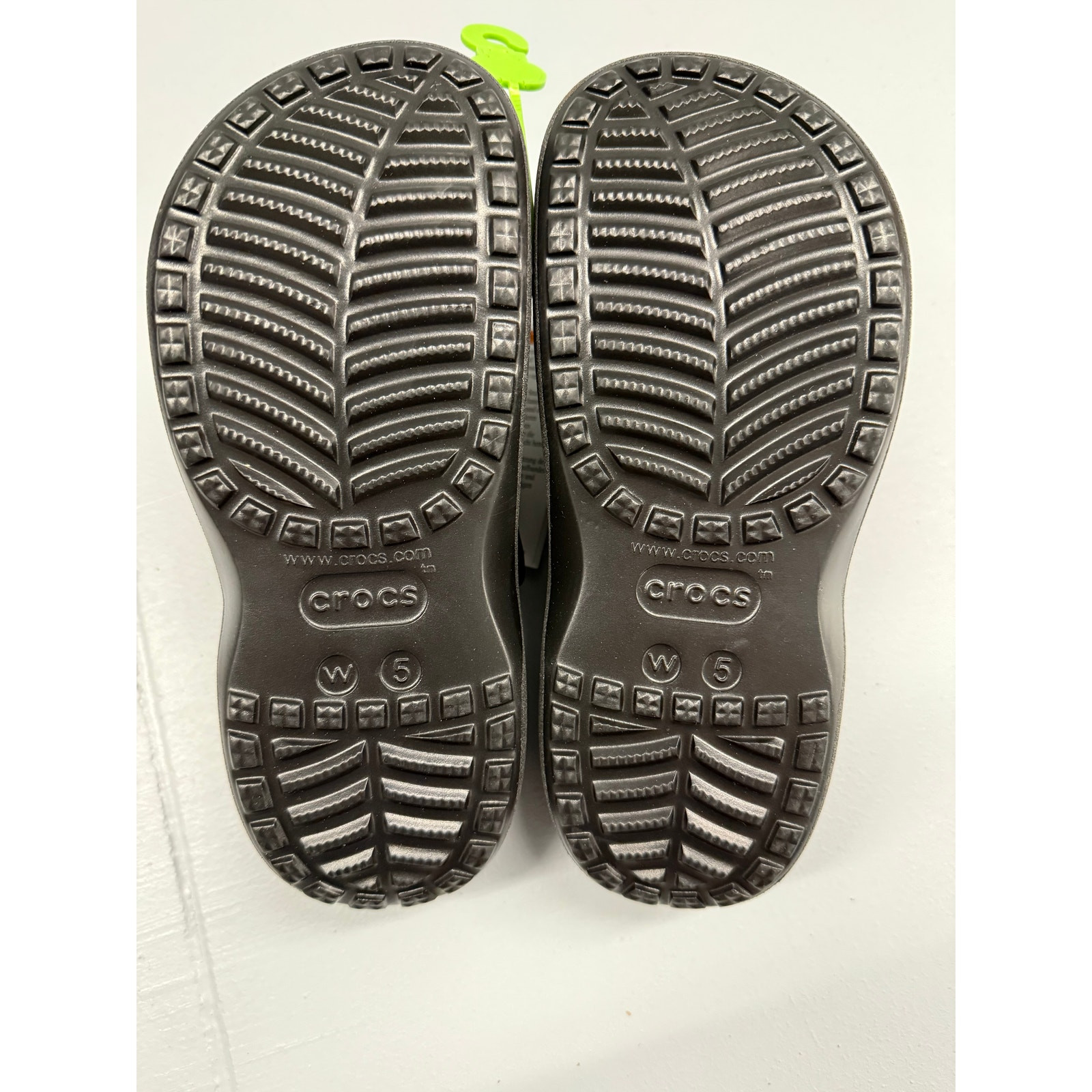NWT Crocs Baya Platform Glitter Clog – w5