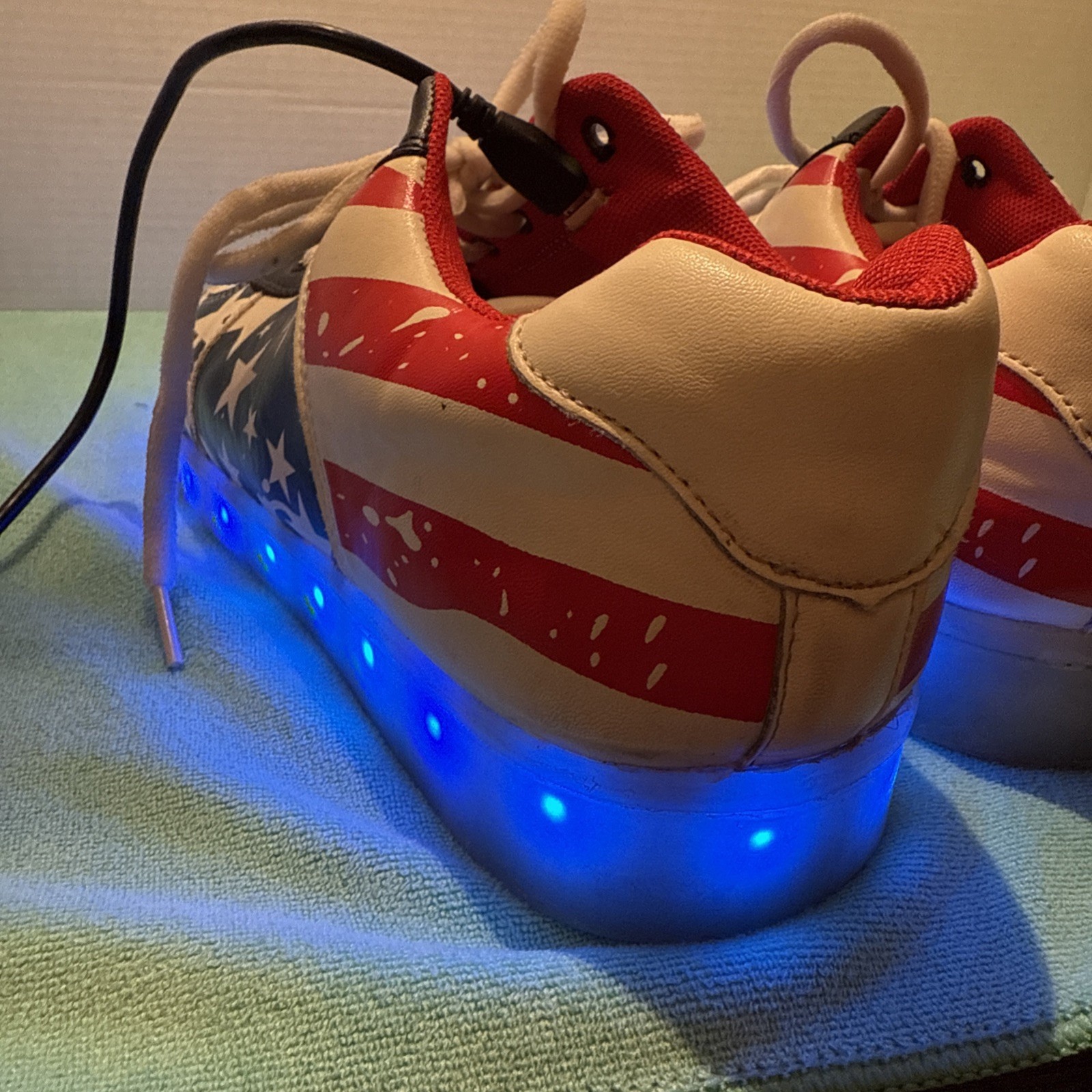 uruoi Light Up Shoes USA American Flag LED Sneakers Size 9.5 Comes w/Charger