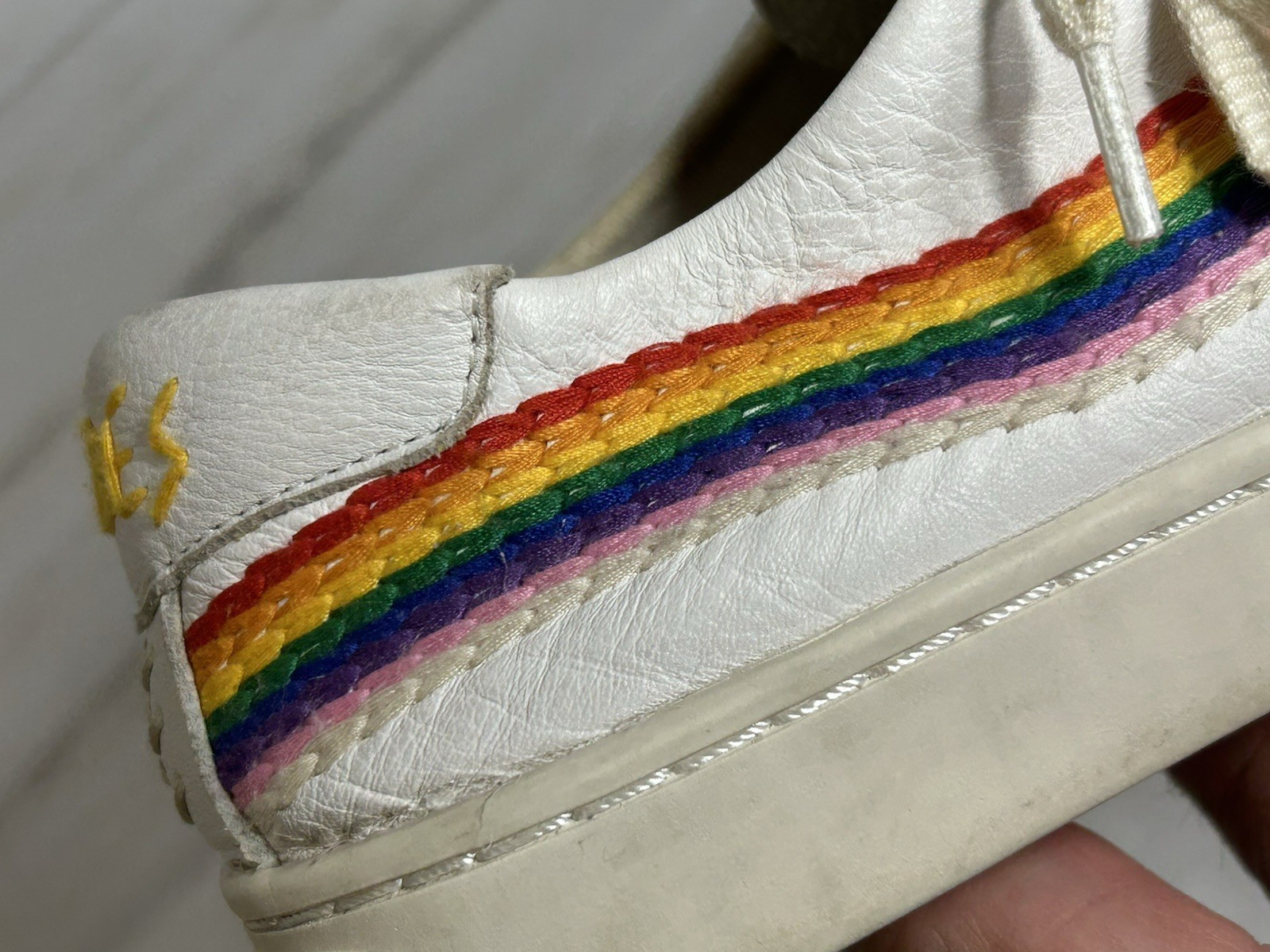 Soludos White Leather Shoe Women’s Size 9 Rainbow Sunrise Embroidery Retro 80s