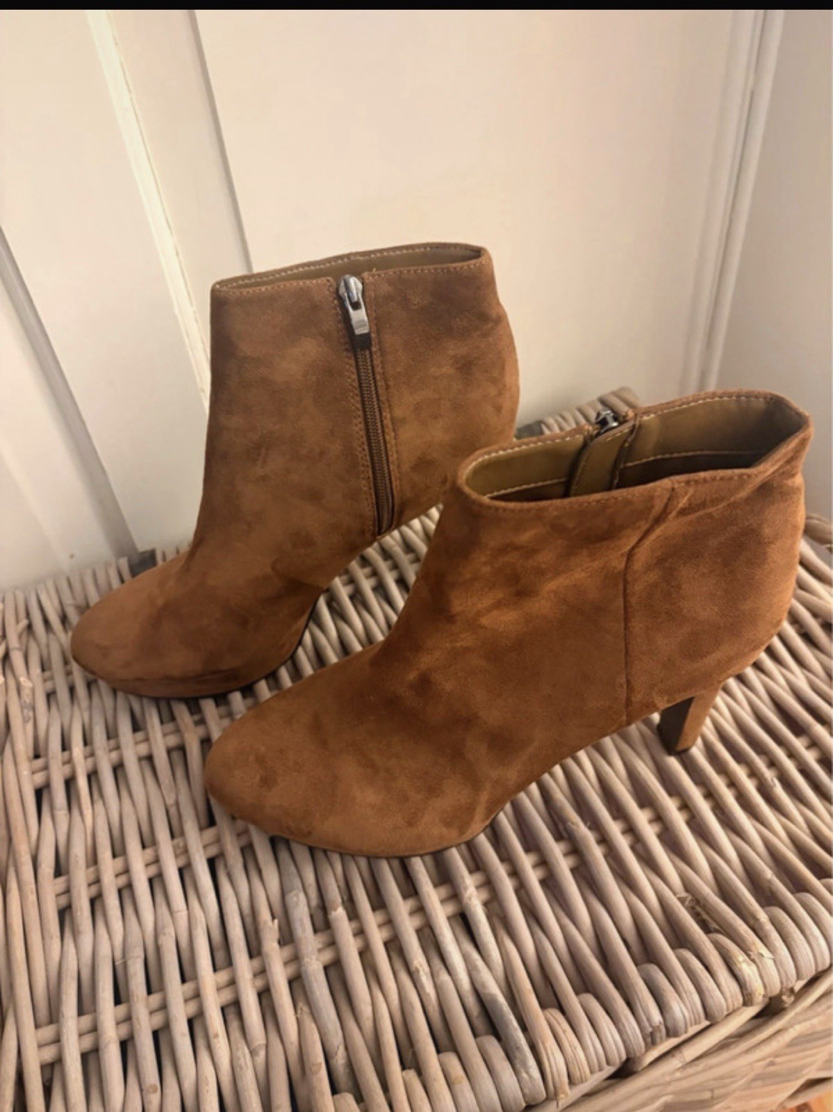 Nine West Women’s Suede Ankle Booties Tan Brown Heeled Boots Size 9.5
