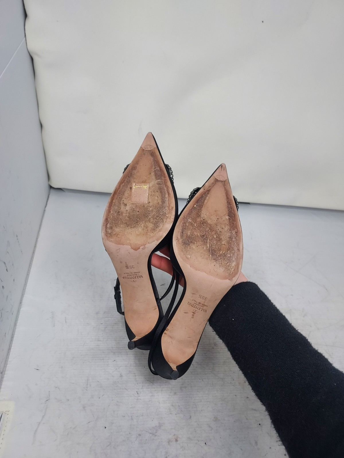 Valentino Garavani EU 39.5 US 9.5 V Logo Crystal Black Slingback Heel Shoe
