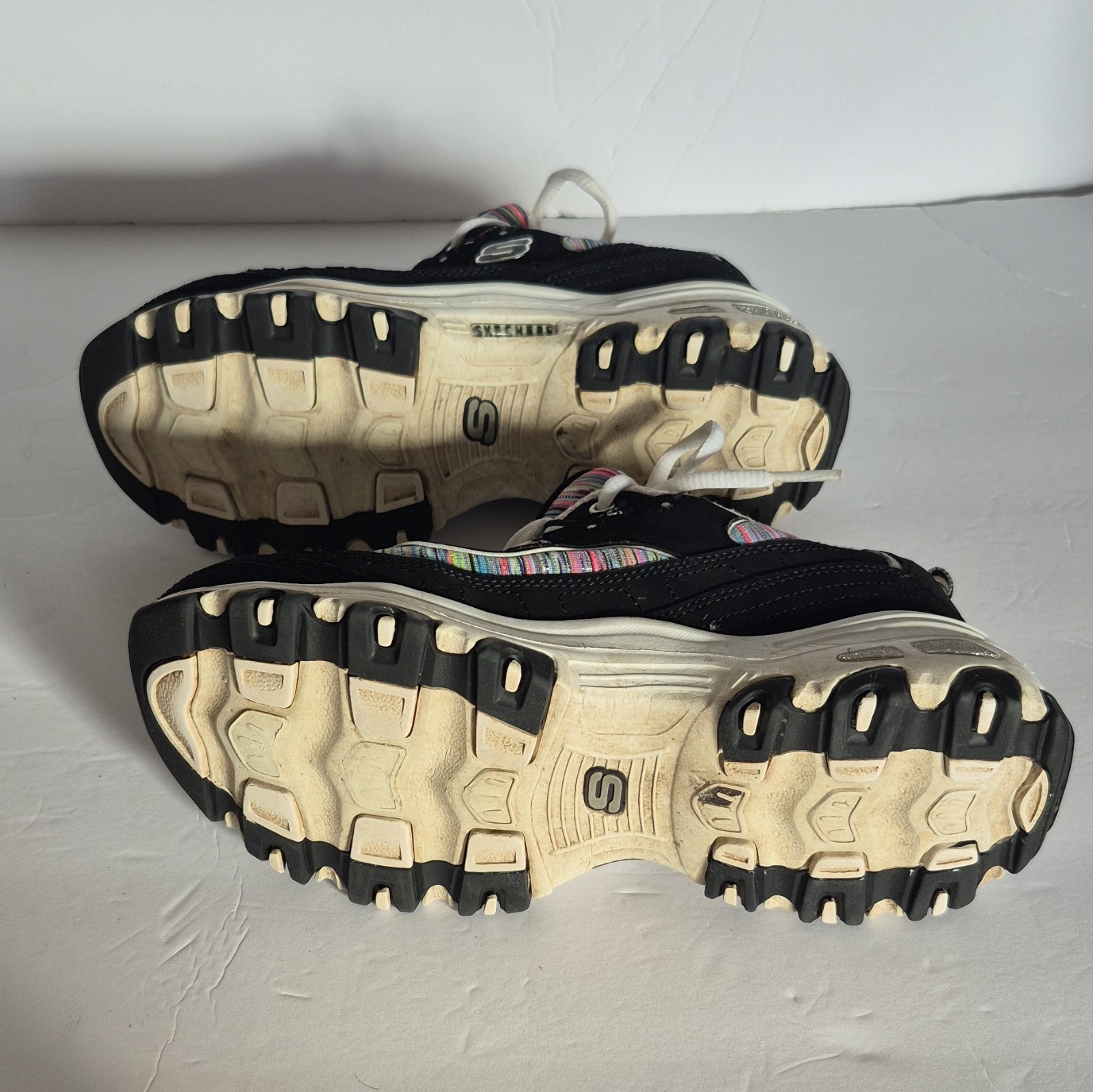 SKECHERS D’Lites Women’s Low Top Sneaker Black/Multicolor Striped Lace-Up