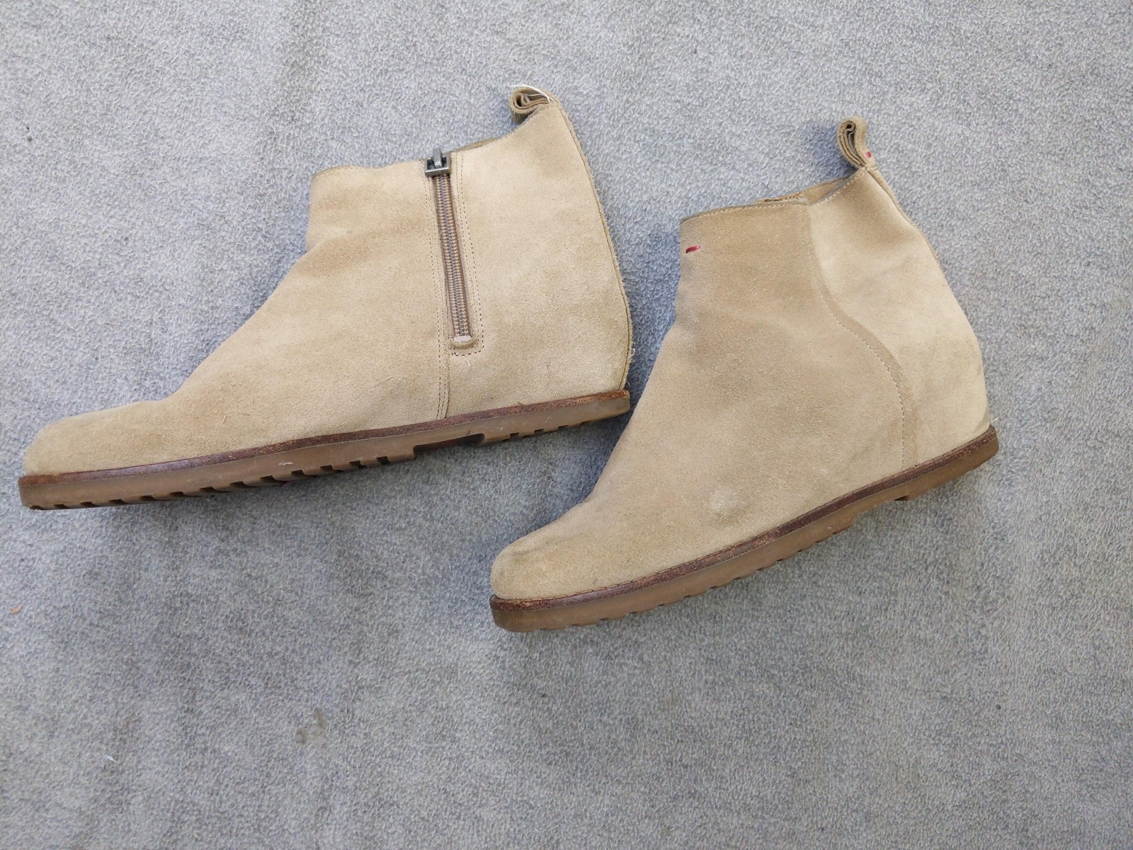 ED Ellen DeGeneres Boots Womens Size 6 36 Beige Leather Ankle Zip Wedge Booties