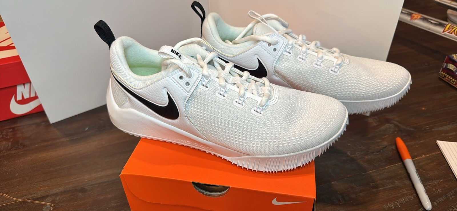 NIB Nike Zoom Hyperlace 2 Women’s 10 Volleyball Shoes Black/White AA0286