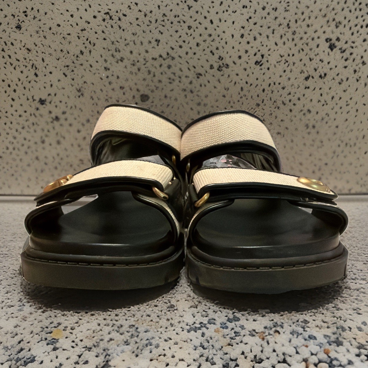 Coach Brynn Sandal Chalk/black Size 8.5 CEF36 *see Callout