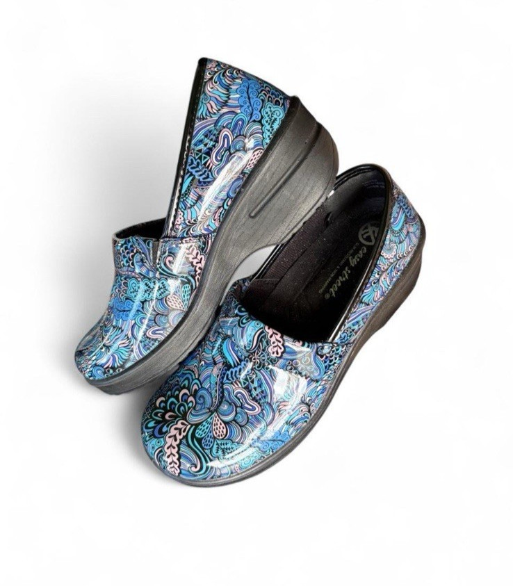 Garden Clogs psychedelic paisley blue woman’s shinny slides size 6.5