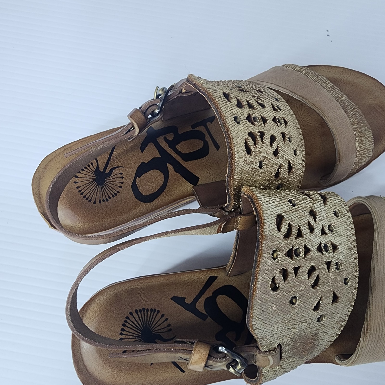 OTBT Womens 9 Gold Brown Leather Ankle Strap Hippie Platform Wedge Sandals