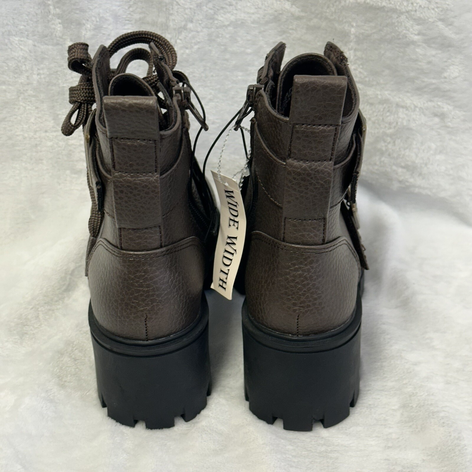 Women’s Seychelles Harley Chunky Lug Lace Buckle Boot Size 7W NWOB