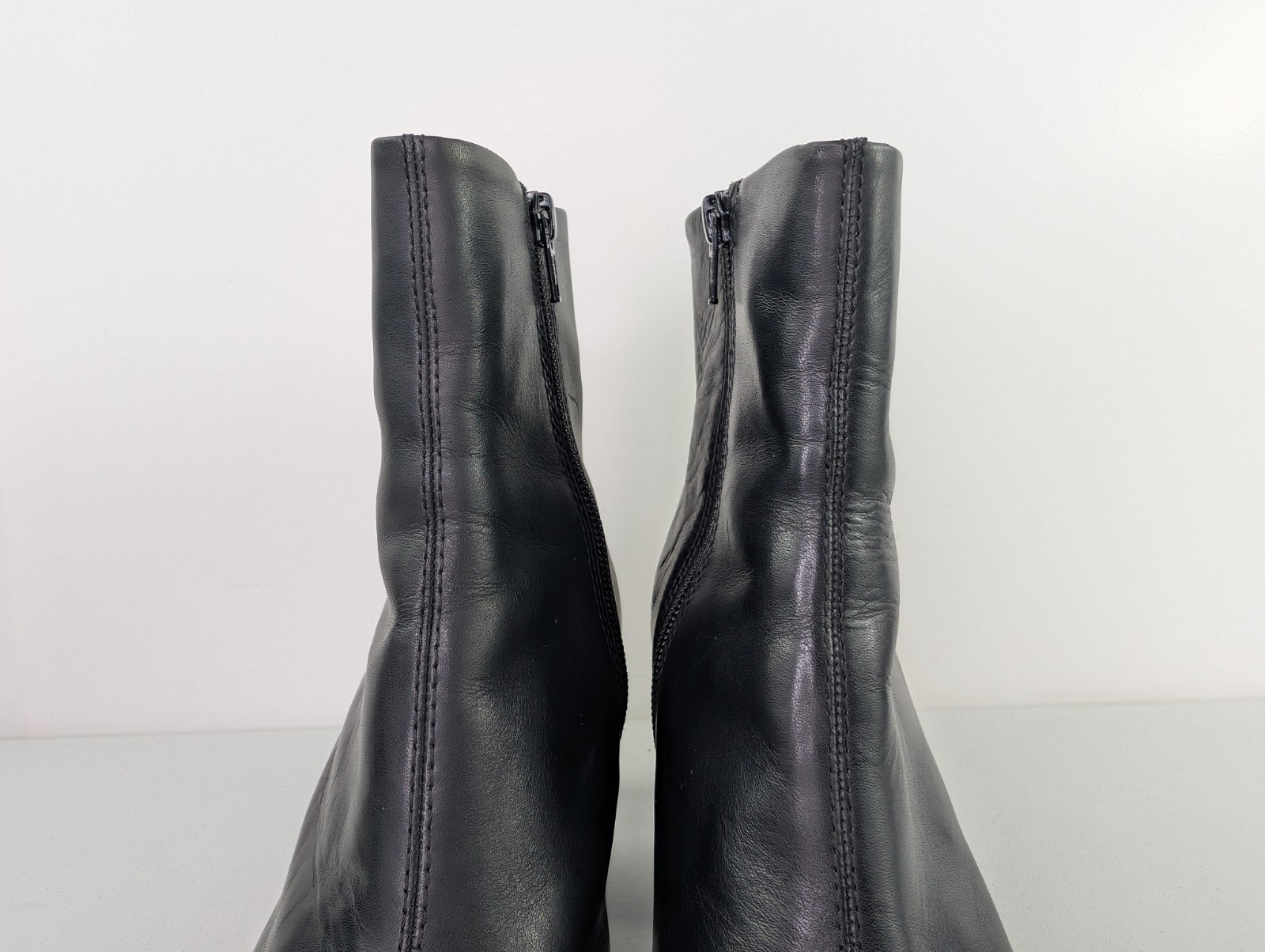 Vagabond Grace Boot Size 39 US 8 Black Leather Chunky Bootie Block Heel Side Zip