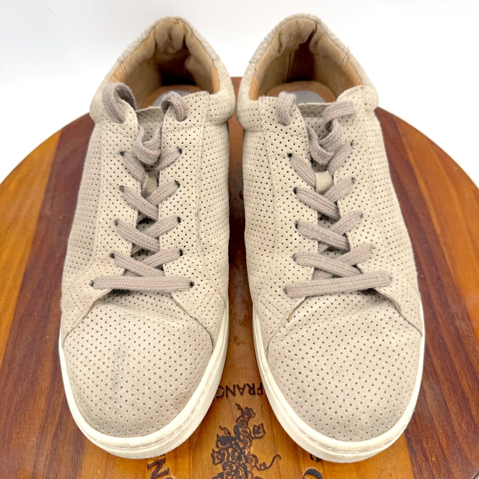 Sofft Somers Sneakers Womens 8 Perforated Suede Leather Lace Up Comfort Trending