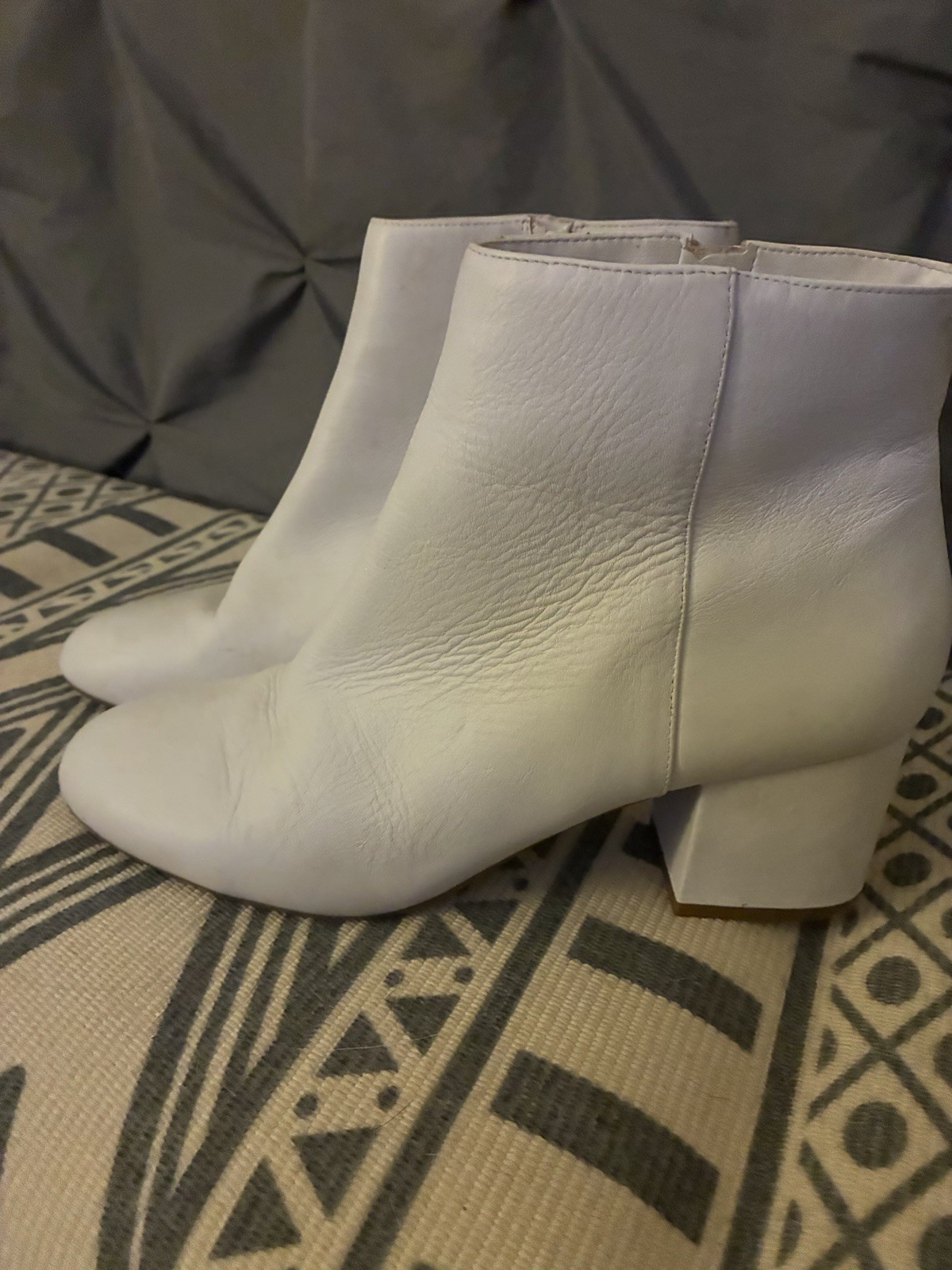 Aldo Women’s White Leather Ankle Bootie Pointed Toe Side Zip US 10