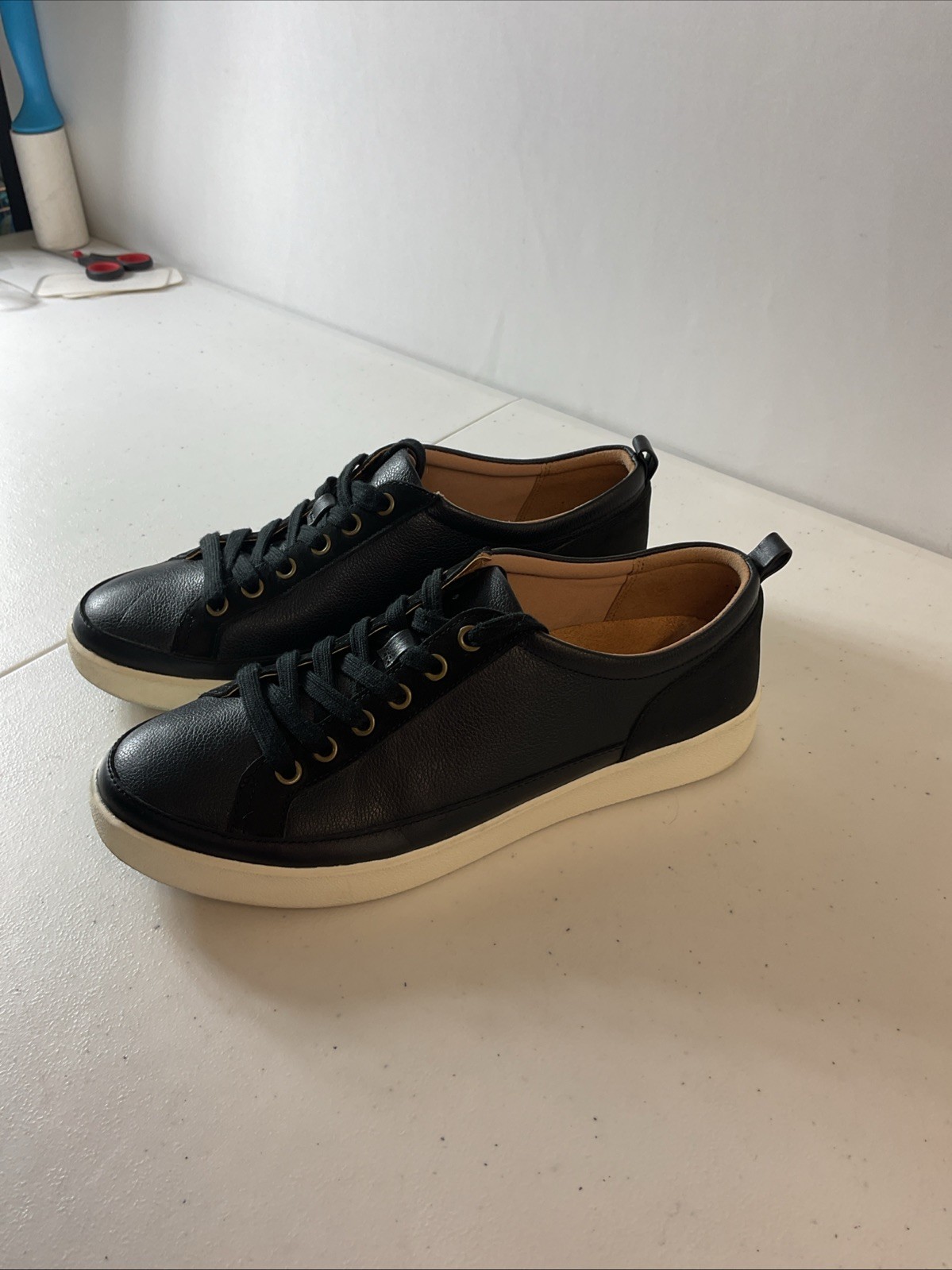 Vionic Winny Women’s Black Leather Suede 9.5 Low Comfort Sneakers Casual Travel