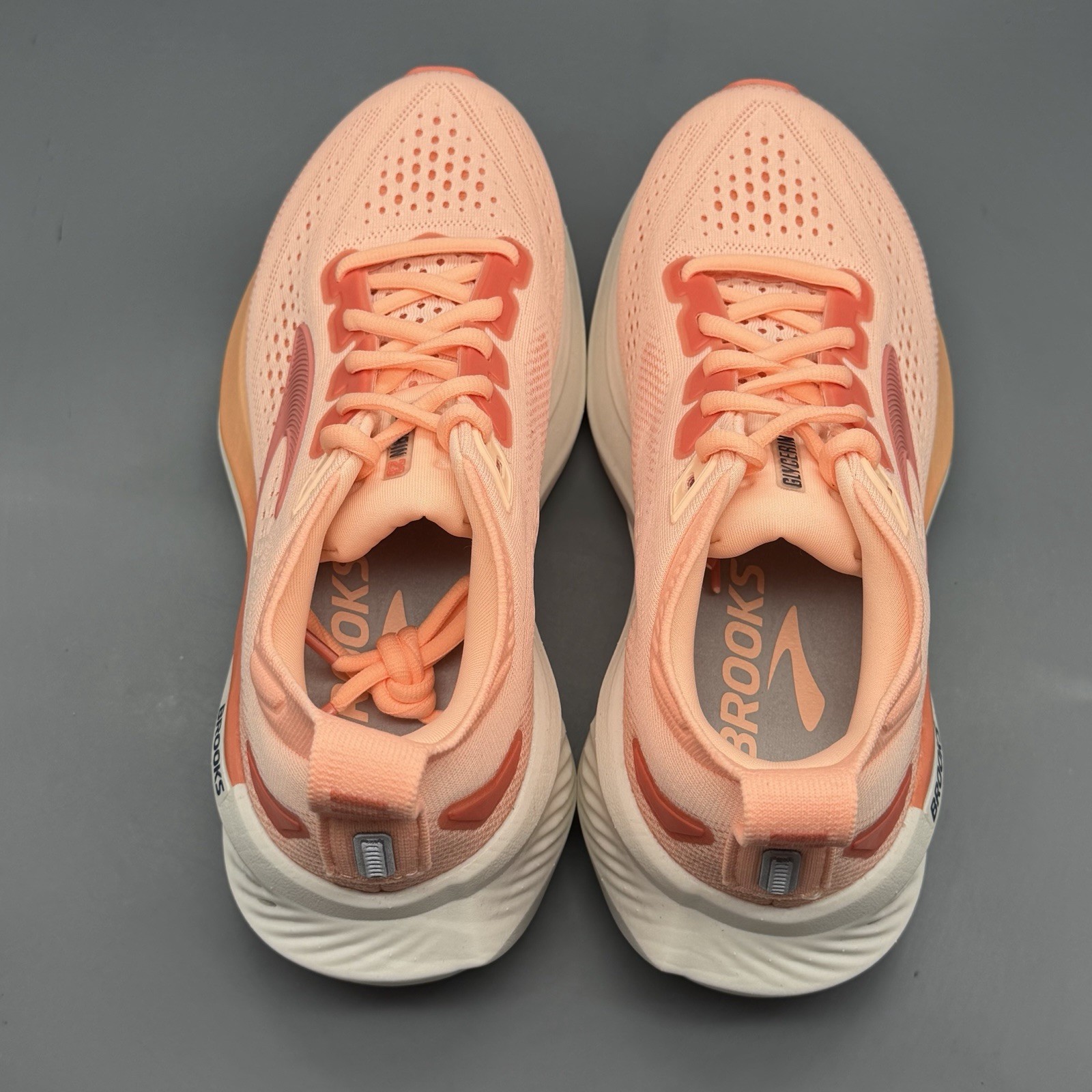 Brooks Glycerin 23 Women’s 6 B Running Shoes Athletic Gym Walking Coral Peach