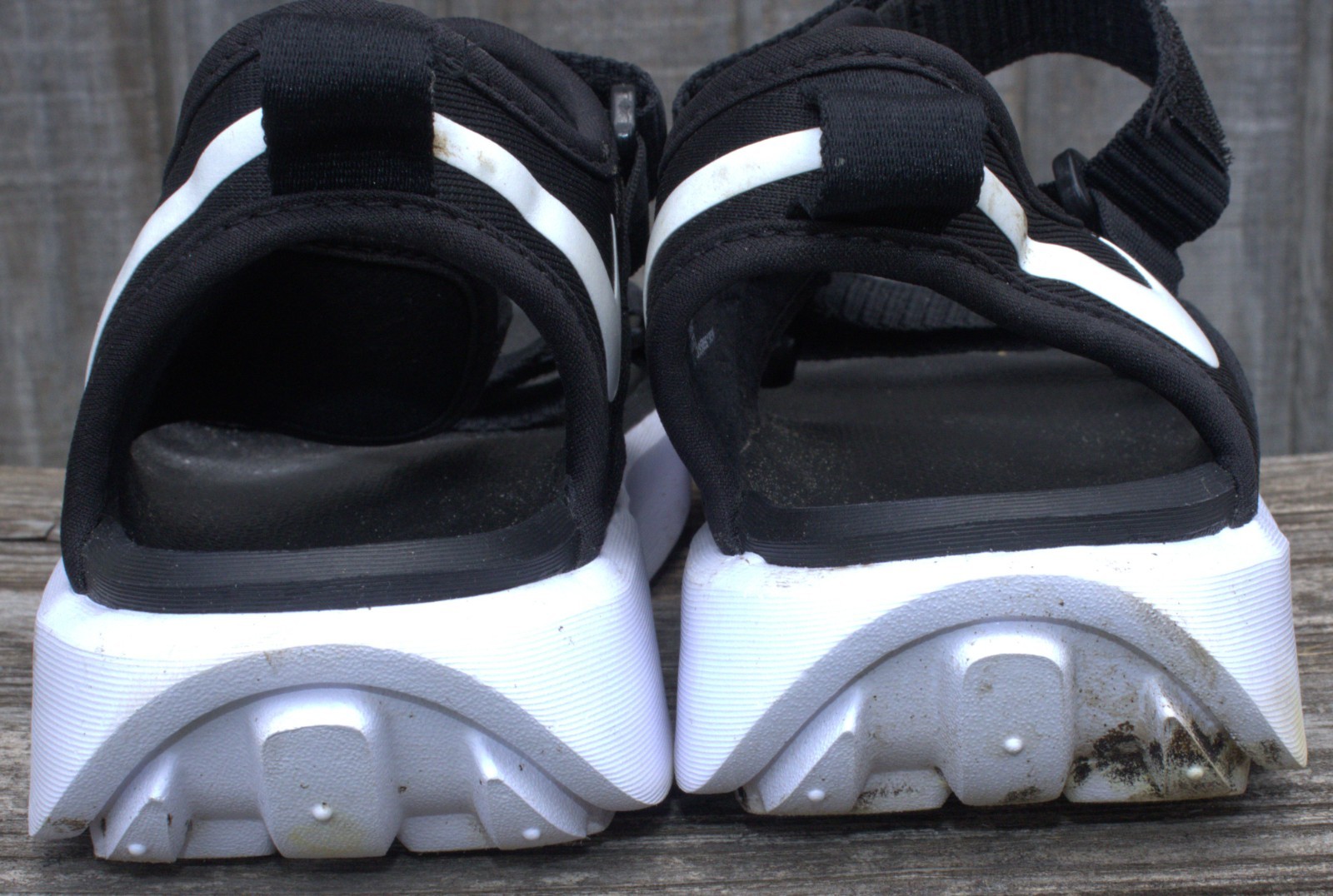 Nike Vista Sandals Women’s Size 9 Black White Adjustable Straps DJ6608‑001