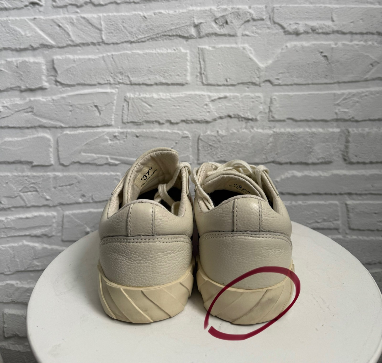 Off-White Leather Vulcanized Low sneakers cream white size 37