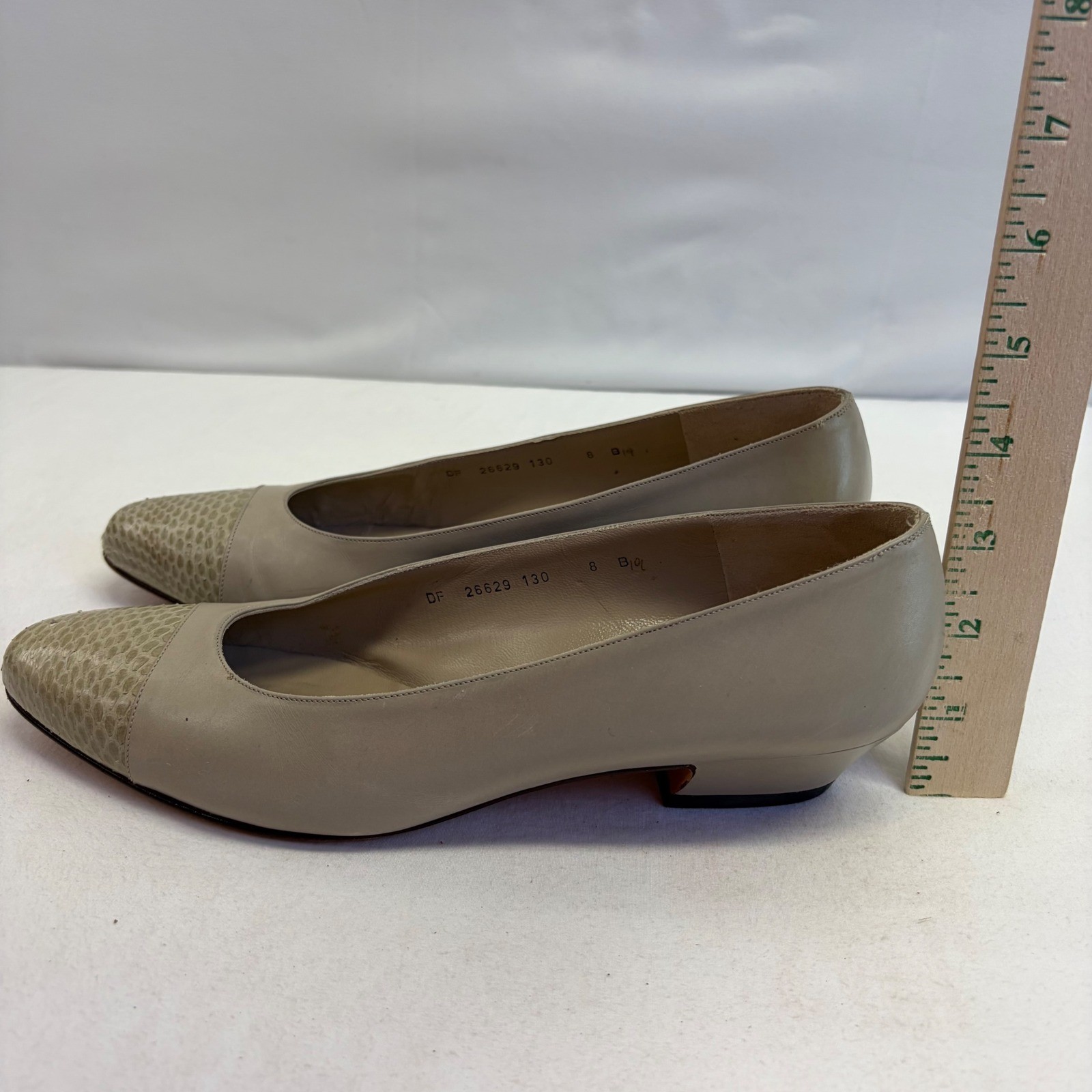 Vintage Salvatore Ferragamo Heels Womens 8 B Beige Snakeskin Cap Toe Pumps Chic