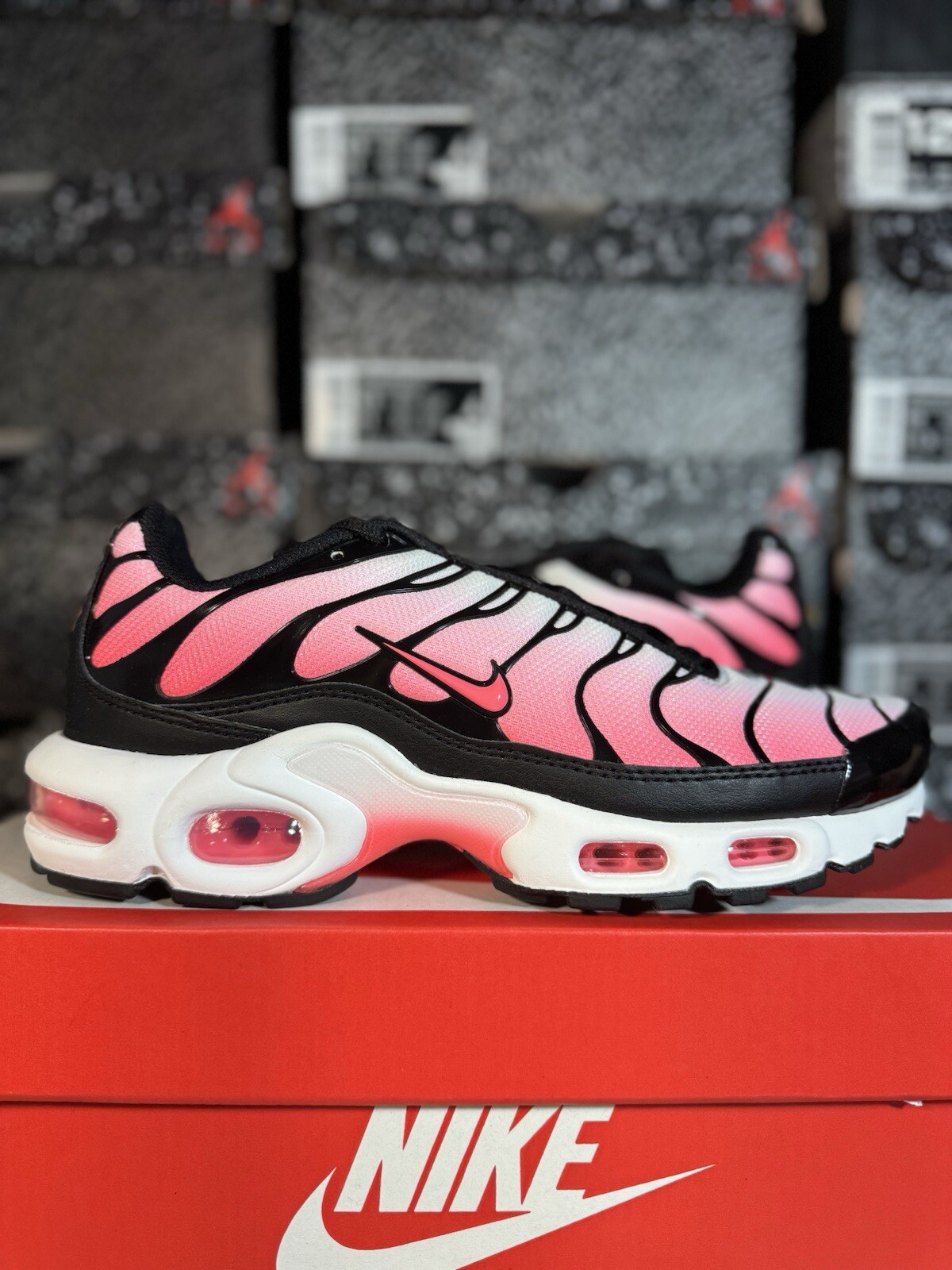 Nike Air Max Plus Black White Hot Punch Pink DZ3670-002 Size 6