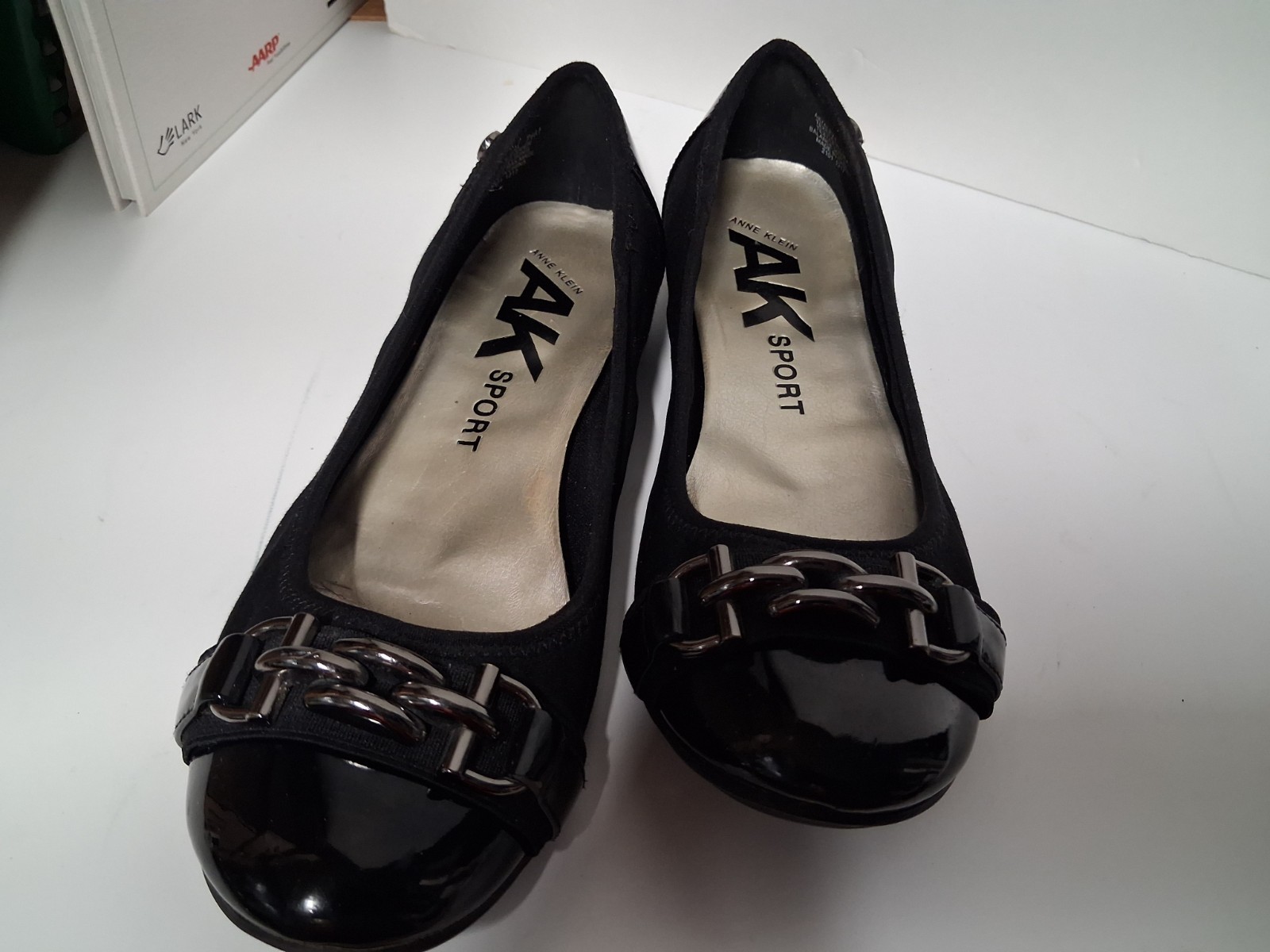 Womens Size 7 1/2 M – ANNE KLEIN SPORT Black Patent Cap Toe Ballet Flats
